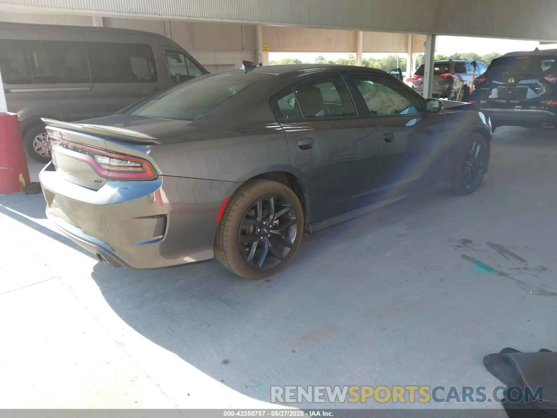 4 Photograph of a damaged car 2C3CDXHG9NH240795 DODGE CHARGER 2022