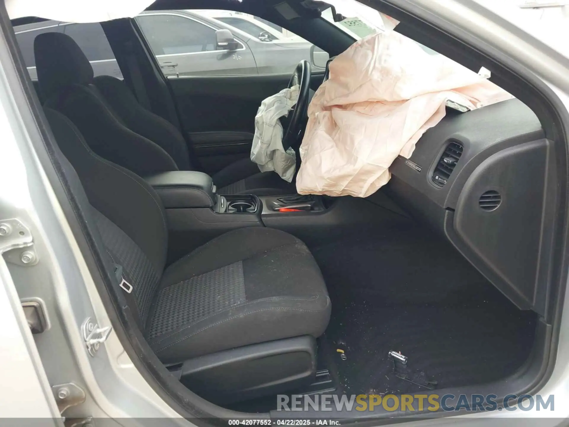5 Photograph of a damaged car 2C3CDXHGXNH133836 DODGE CHARGER 2022