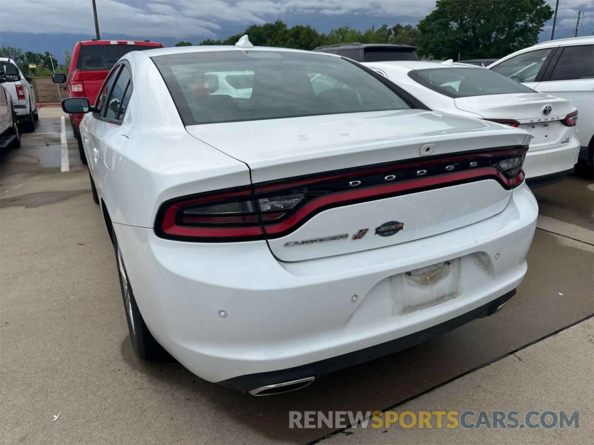 10 Photograph of a damaged car 2C3CDXJG2NH111209 DODGE CHARGER 2022