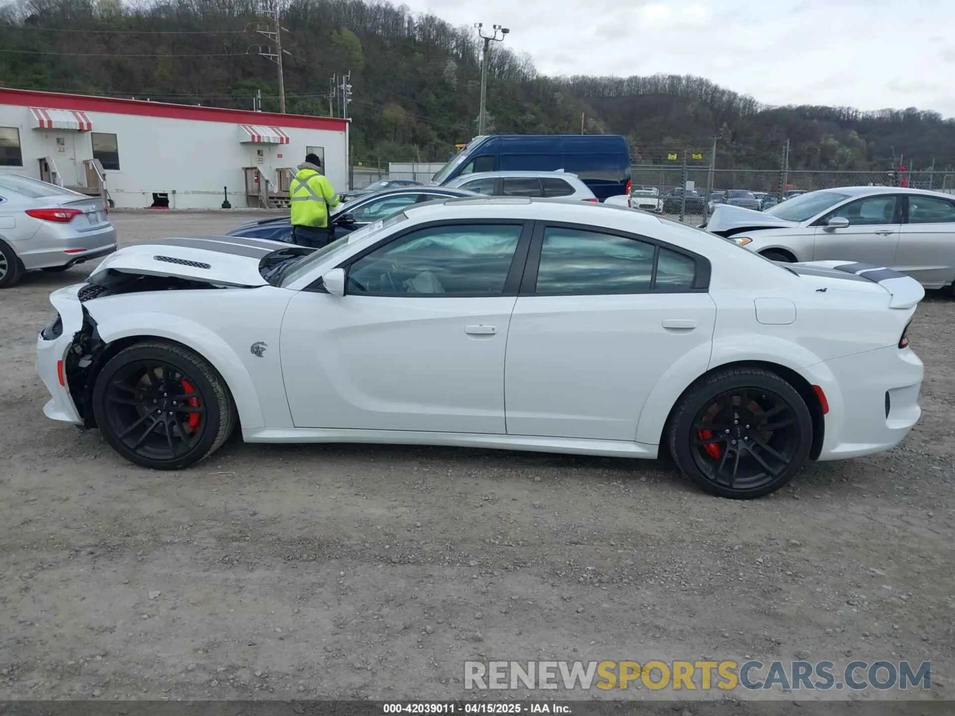 14 Photograph of a damaged car 2C3CDXL94NH210208 DODGE CHARGER 2022