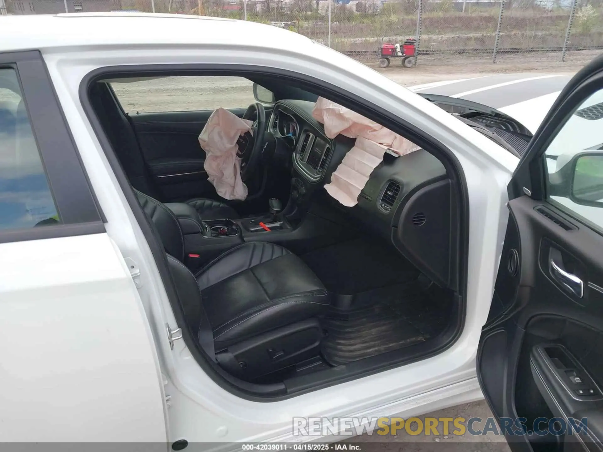 5 Photograph of a damaged car 2C3CDXL94NH210208 DODGE CHARGER 2022
