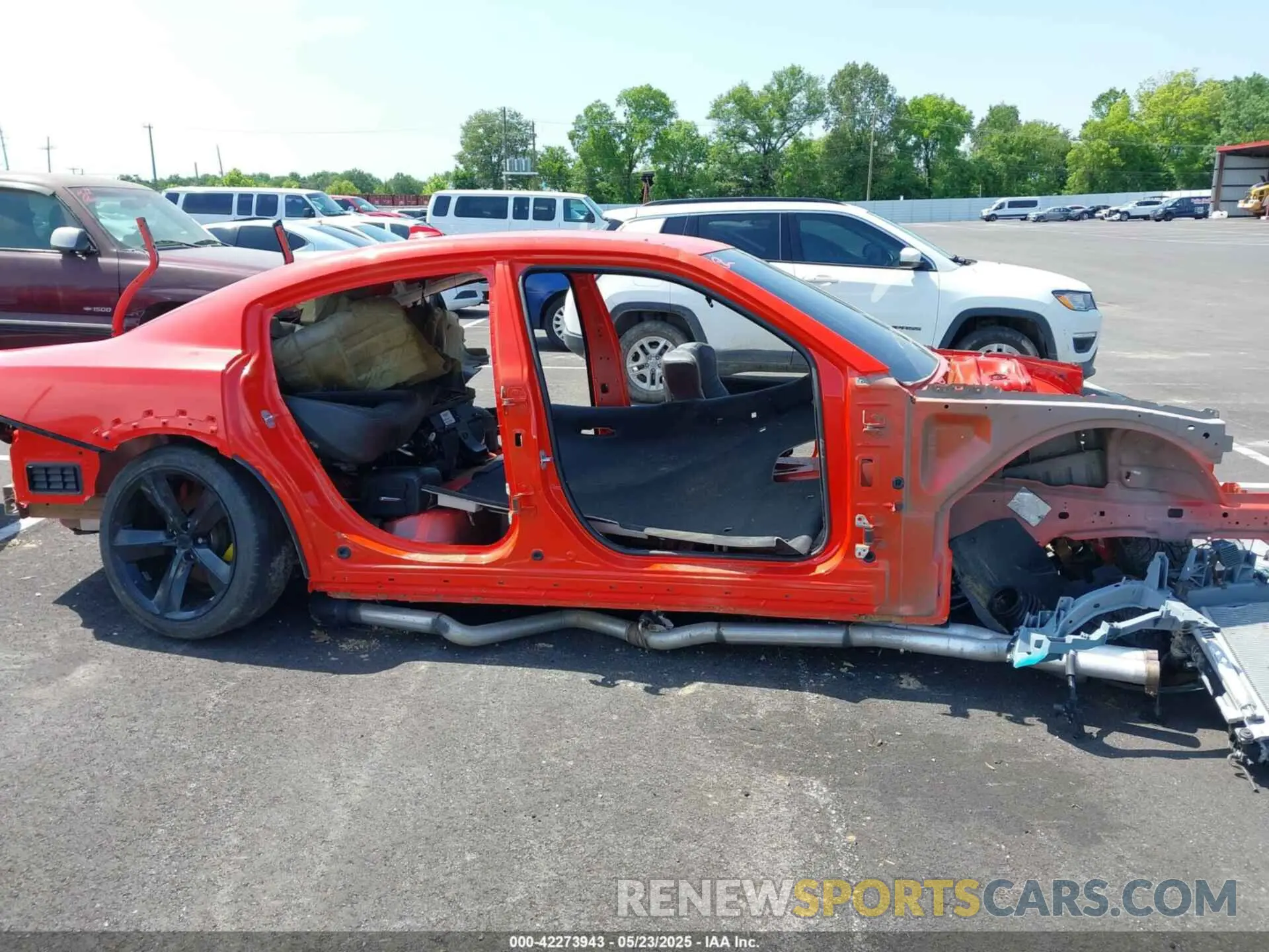 13 Photograph of a damaged car 2C3CDXL95NH163254 DODGE CHARGER 2022