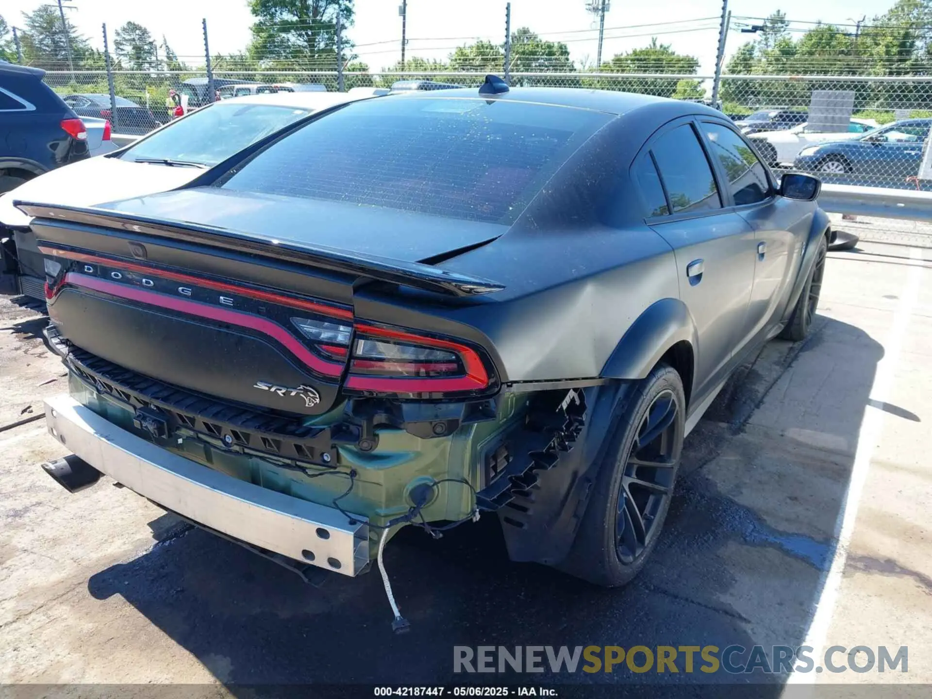 4 Photograph of a damaged car 2C3CDXL98NH241686 DODGE CHARGER 2022