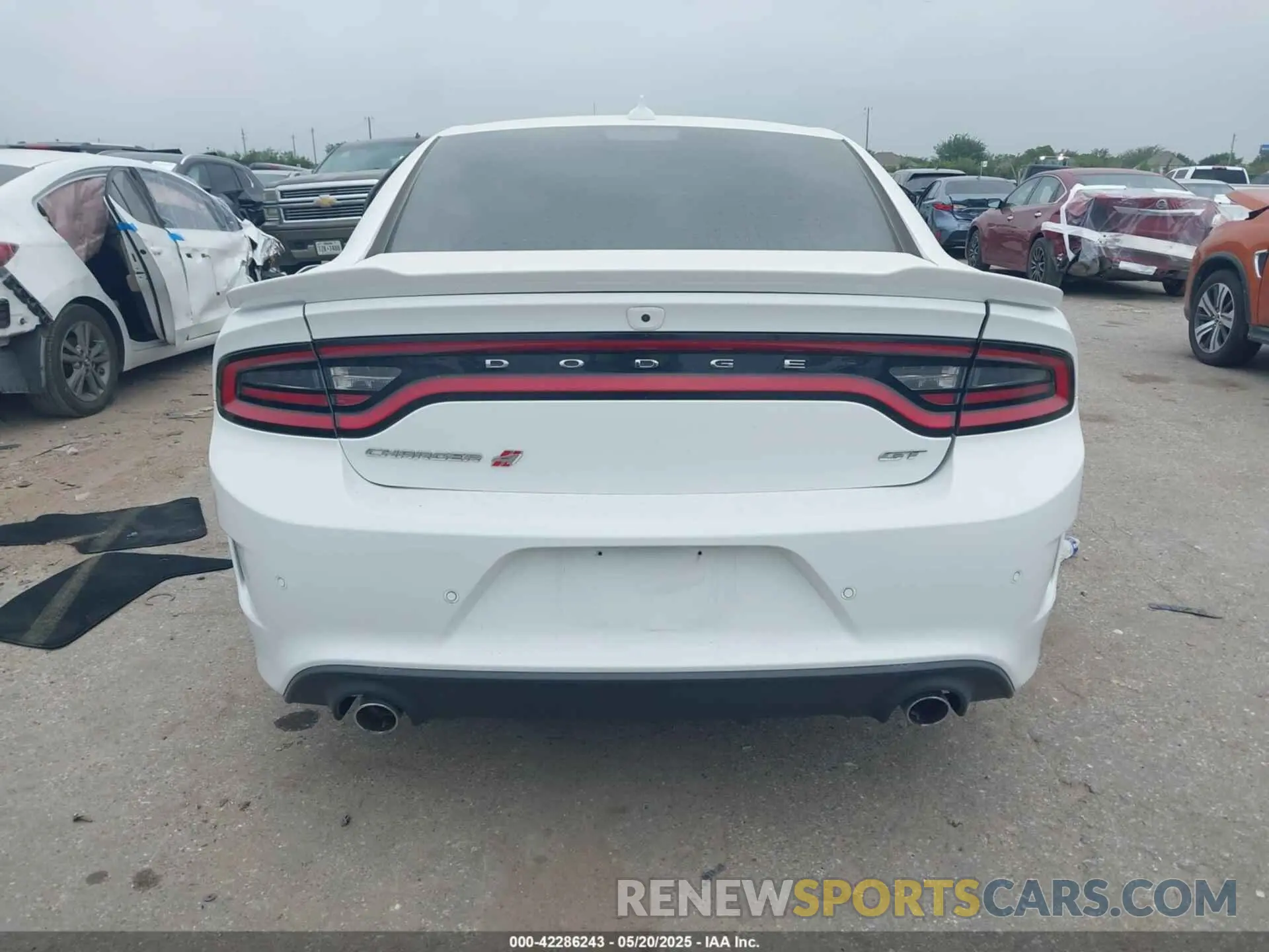 16 Photograph of a damaged car 2C3CDXMG0NH228735 DODGE CHARGER 2022