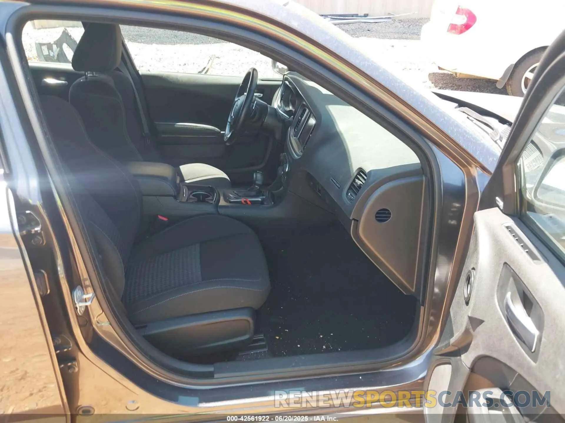 5 Photograph of a damaged car 2C3CDXMG3NH150662 DODGE CHARGER 2022