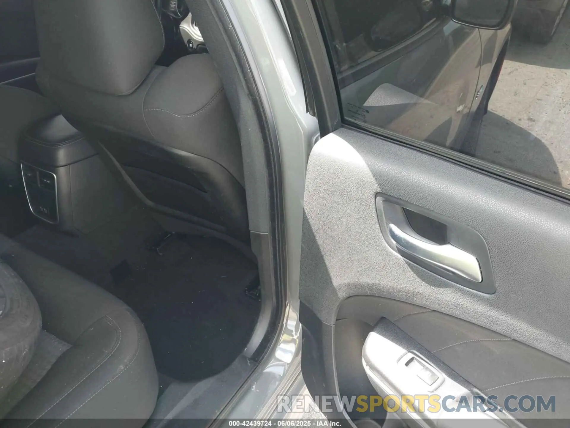 8 Photograph of a damaged car 2C3CDXCT1PH700927 DODGE CHARGER 2023