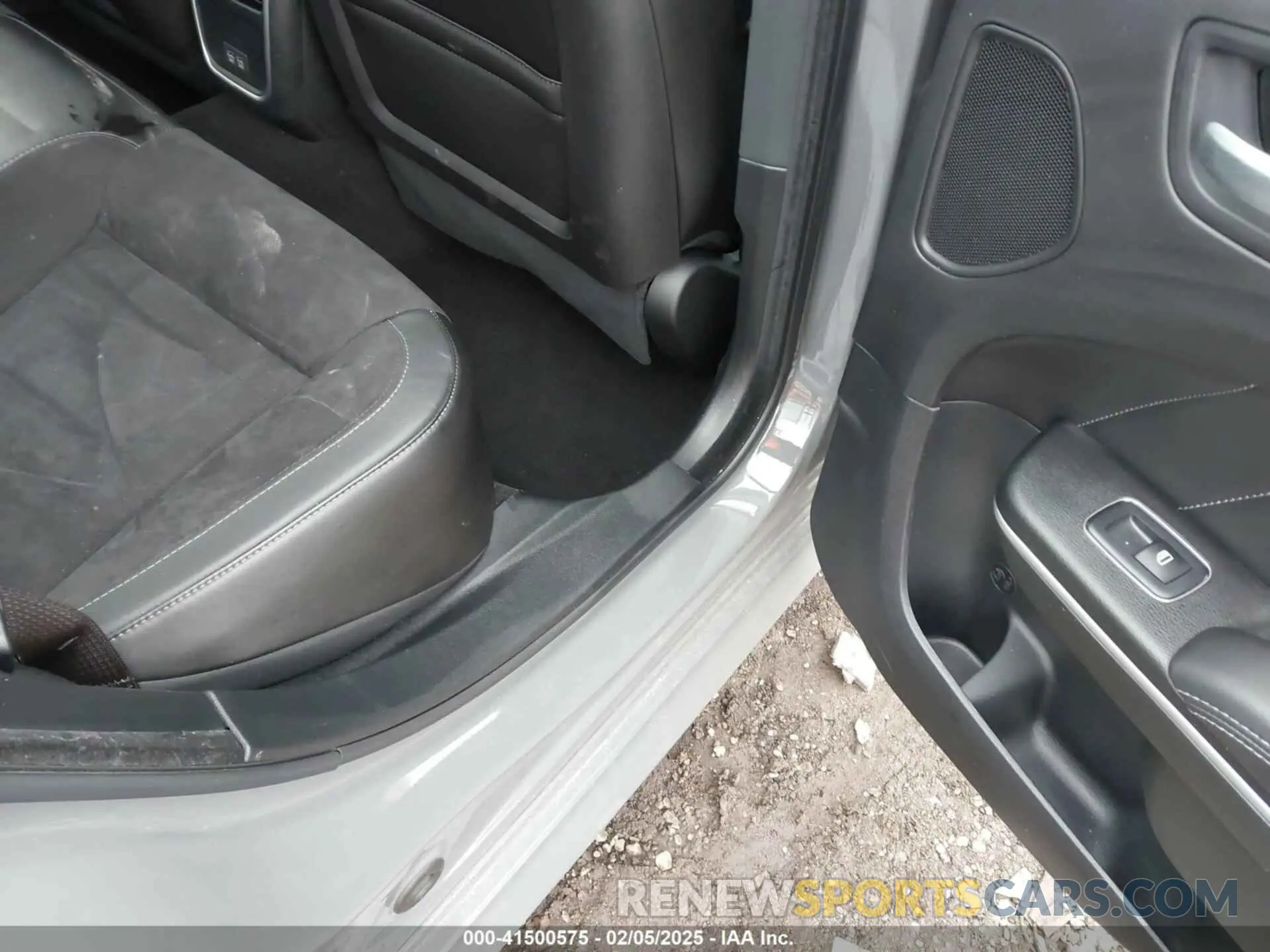 8 Photograph of a damaged car 2C3CDXGJ7PH685228 DODGE CHARGER 2023