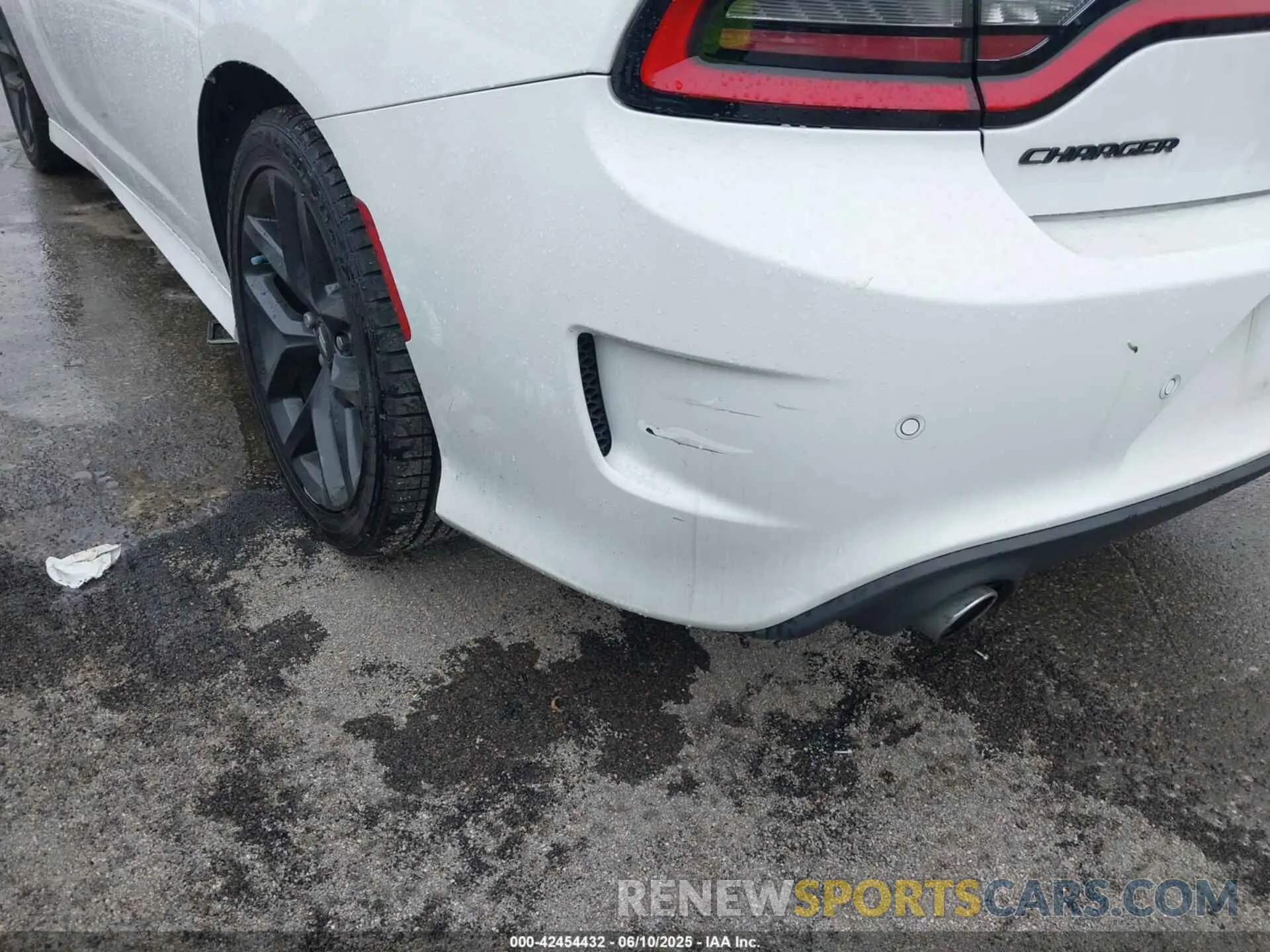 19 Photograph of a damaged car 2C3CDXHG5PH687157 DODGE CHARGER 2023