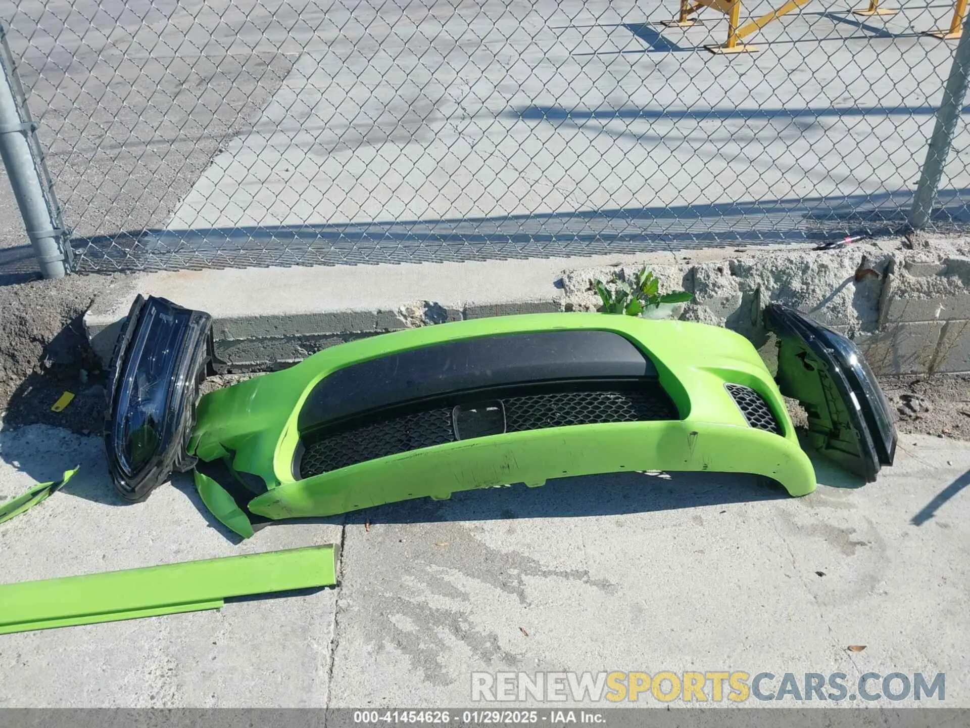 18 Photograph of a damaged car 2C3CDXHG7PH687287 DODGE CHARGER 2023