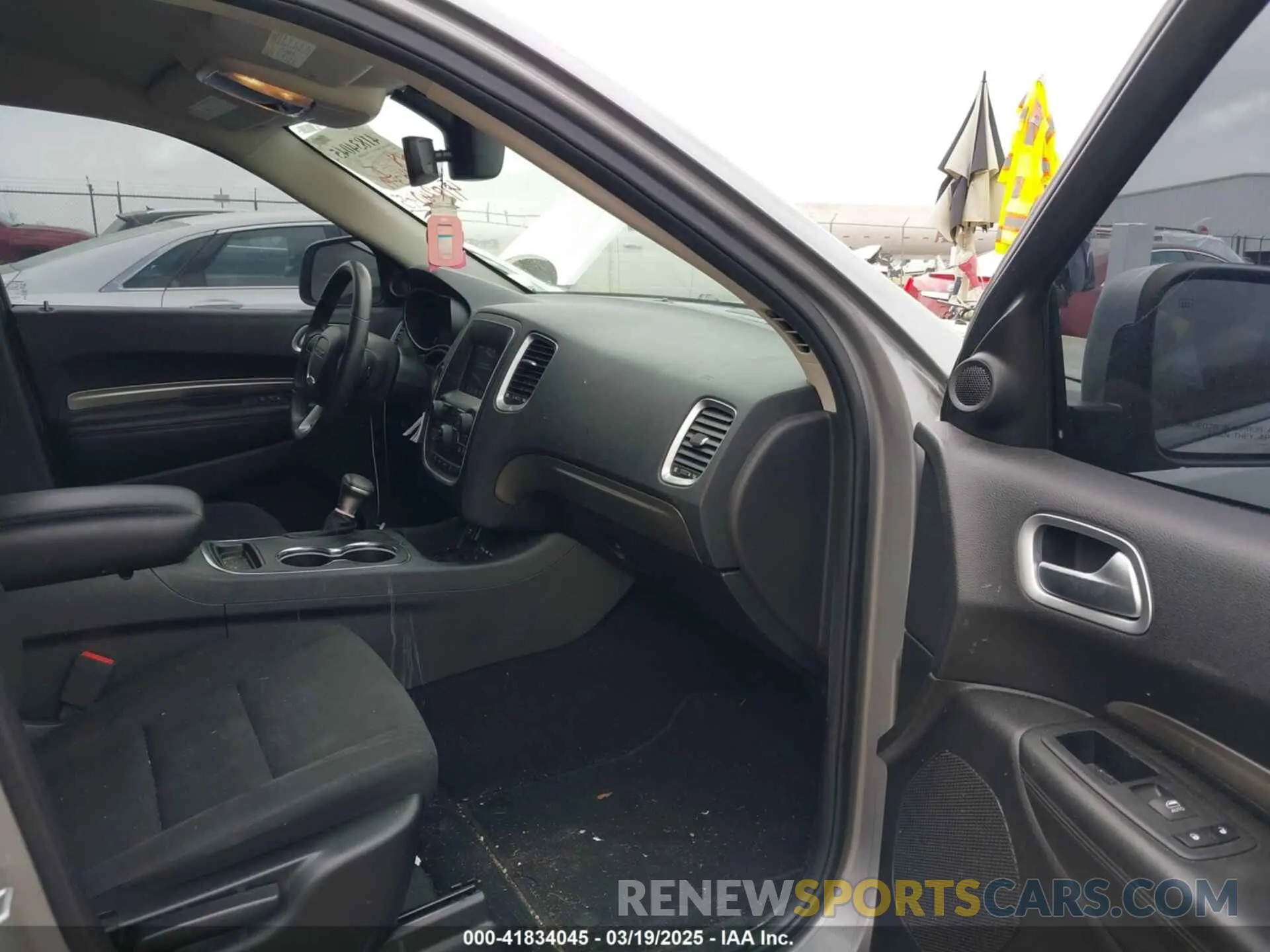 5 Photograph of a damaged car 1C4RDHAG5KC645203 DODGE DURANGO 2019