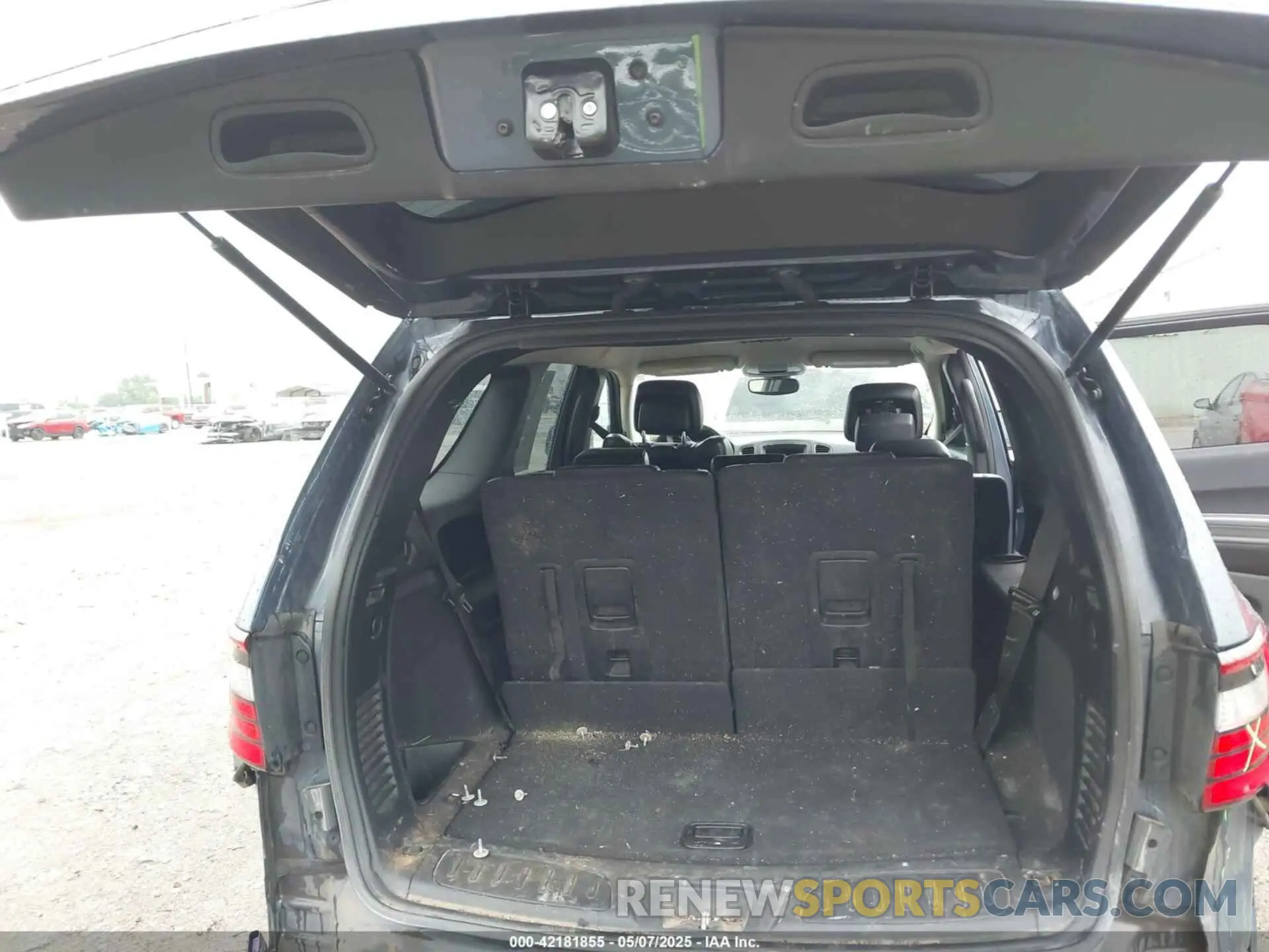 18 Photograph of a damaged car 1C4RDHDG2KC779596 DODGE DURANGO 2019