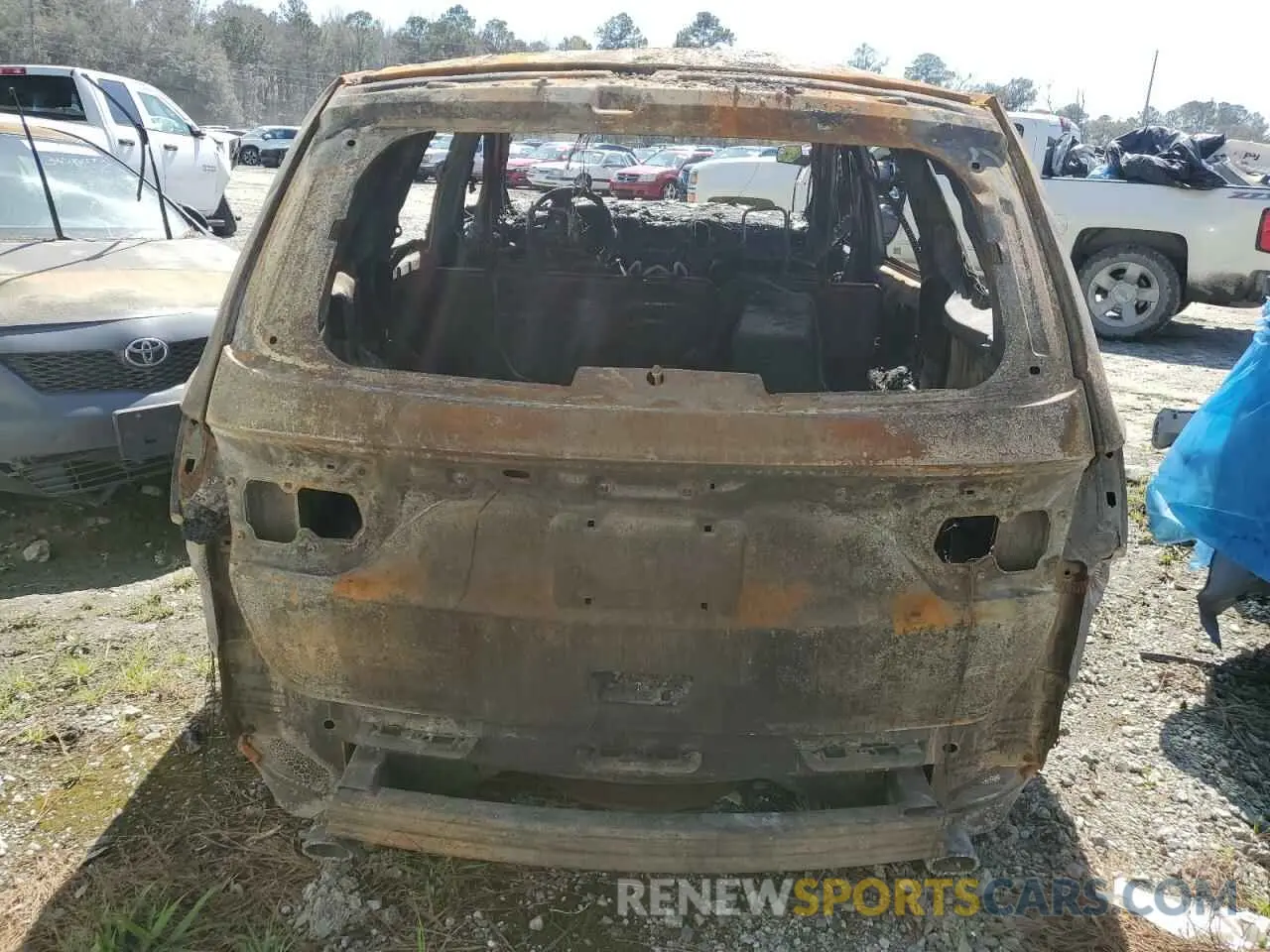 6 Photograph of a damaged car 1C4RDHDG8KC650486 DODGE DURANGO 2019