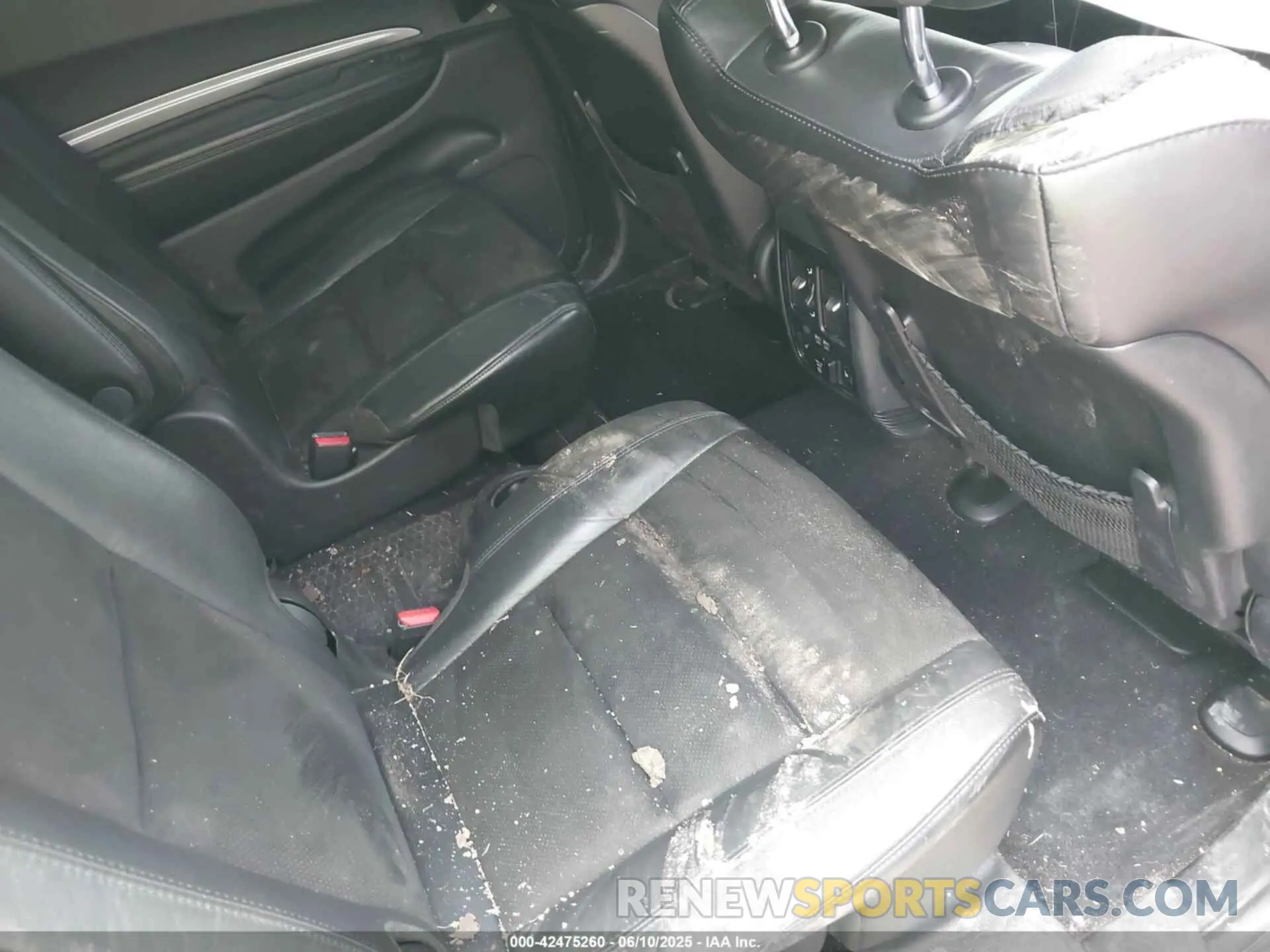 8 Photograph of a damaged car 1C4RDHDG8KC827053 DODGE DURANGO 2019