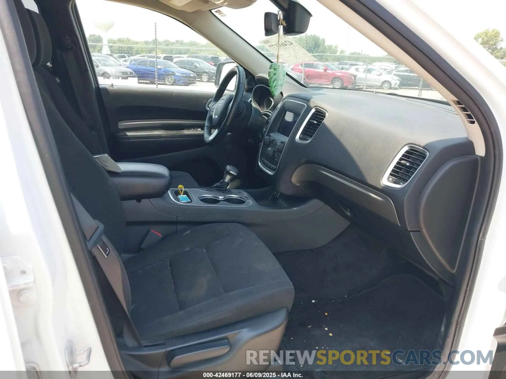 5 Photograph of a damaged car 1C4RDJAG1KC586559 DODGE DURANGO 2019