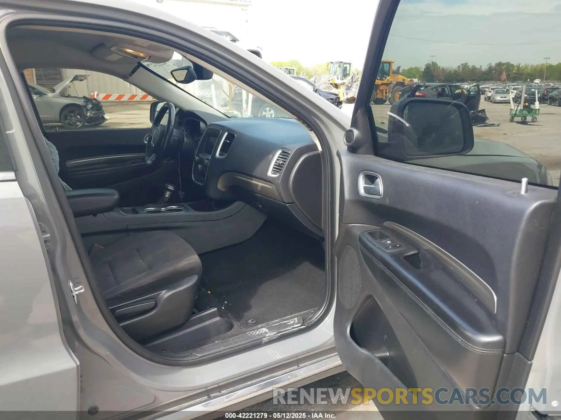 5 Photograph of a damaged car 1C4RDJAG9KC645325 DODGE DURANGO 2019