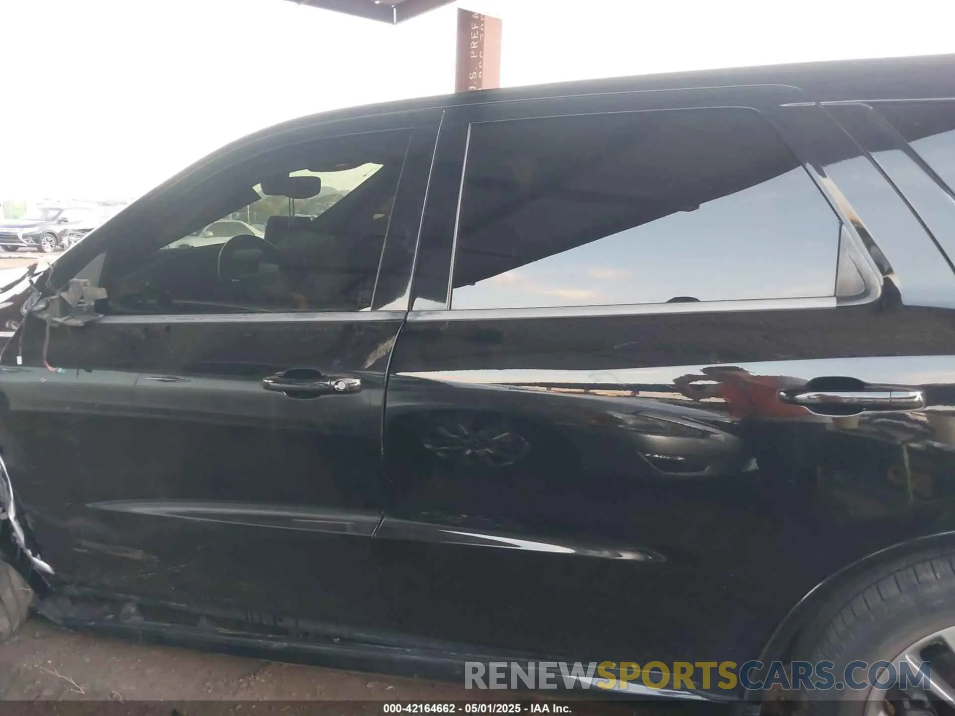 14 Photograph of a damaged car 1C4RDJDG0KC744224 DODGE DURANGO 2019
