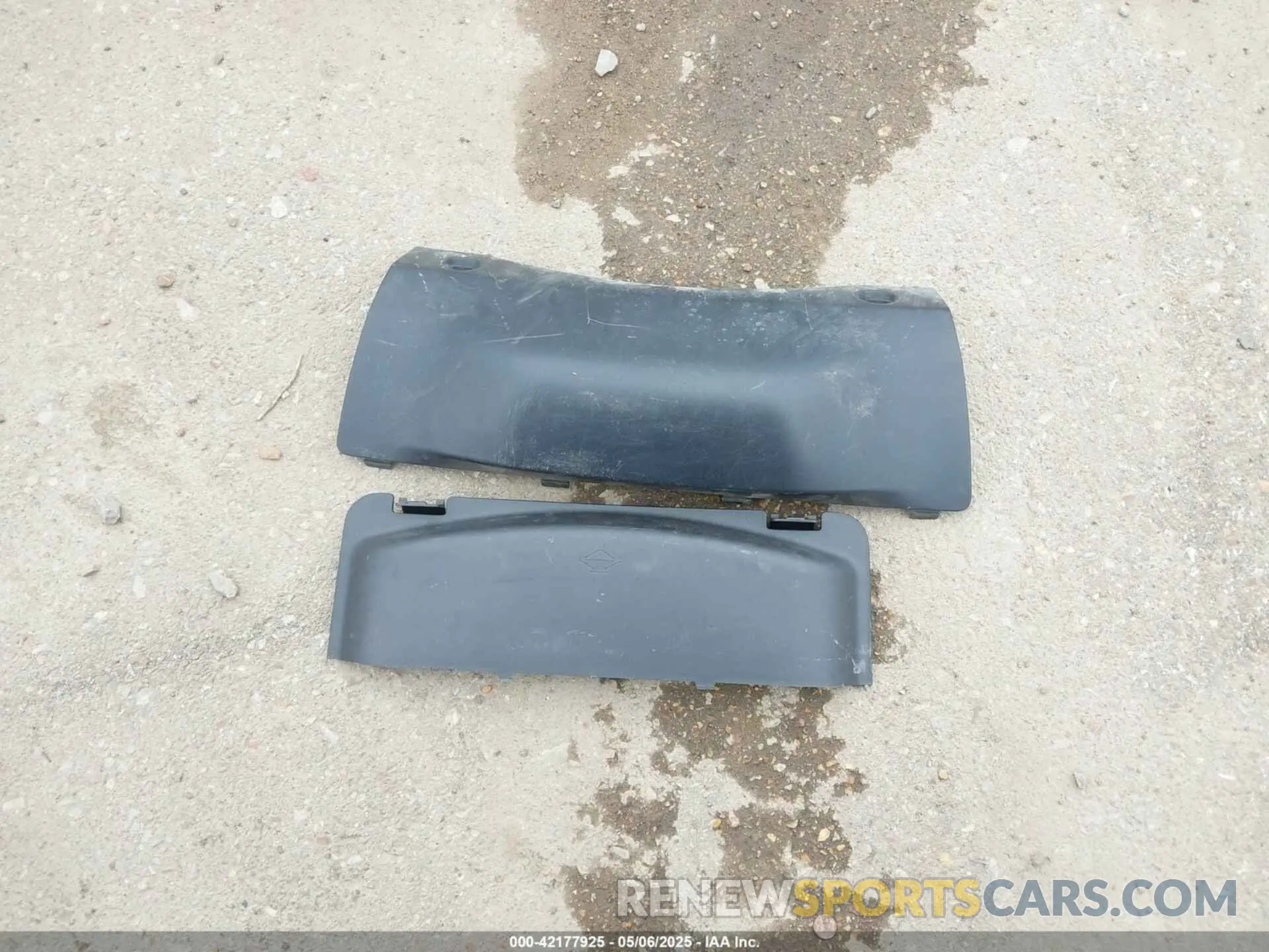 12 Photograph of a damaged car 1C4RDJDG0KC799045 DODGE DURANGO 2019