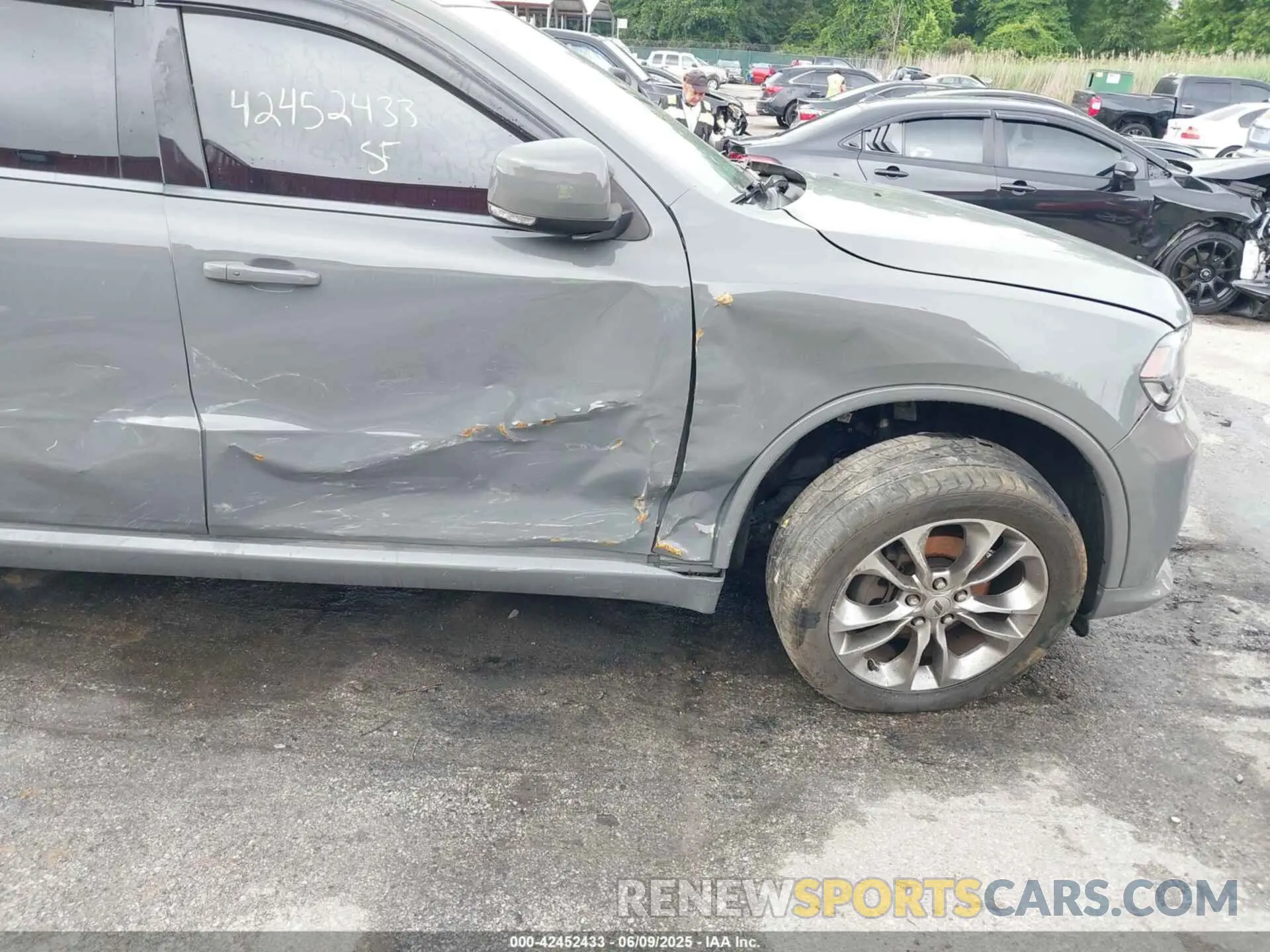 17 Photograph of a damaged car 1C4RDJDG1KC606577 DODGE DURANGO 2019