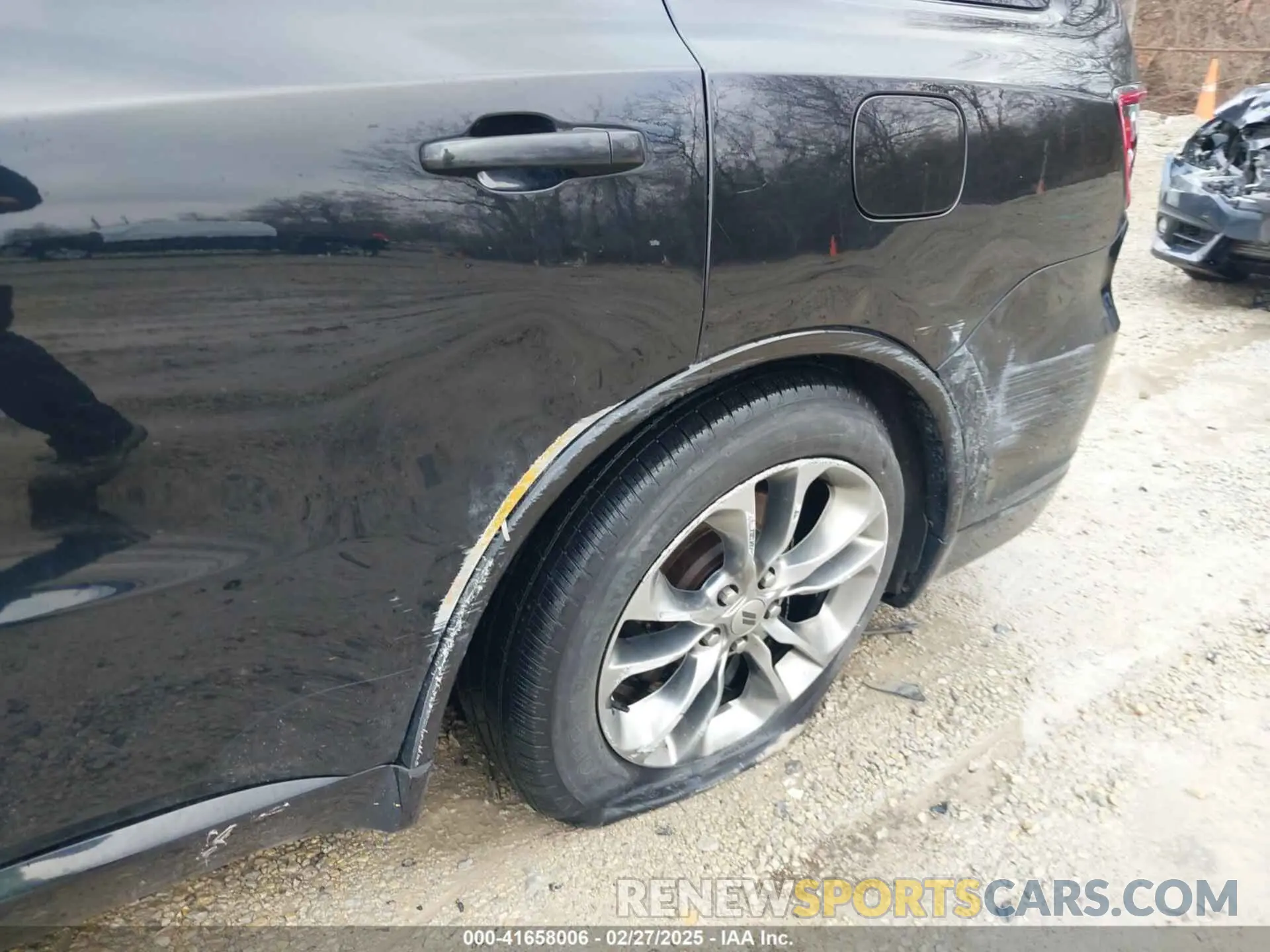 17 Photograph of a damaged car 1C4RDJDG1KC647680 DODGE DURANGO 2019