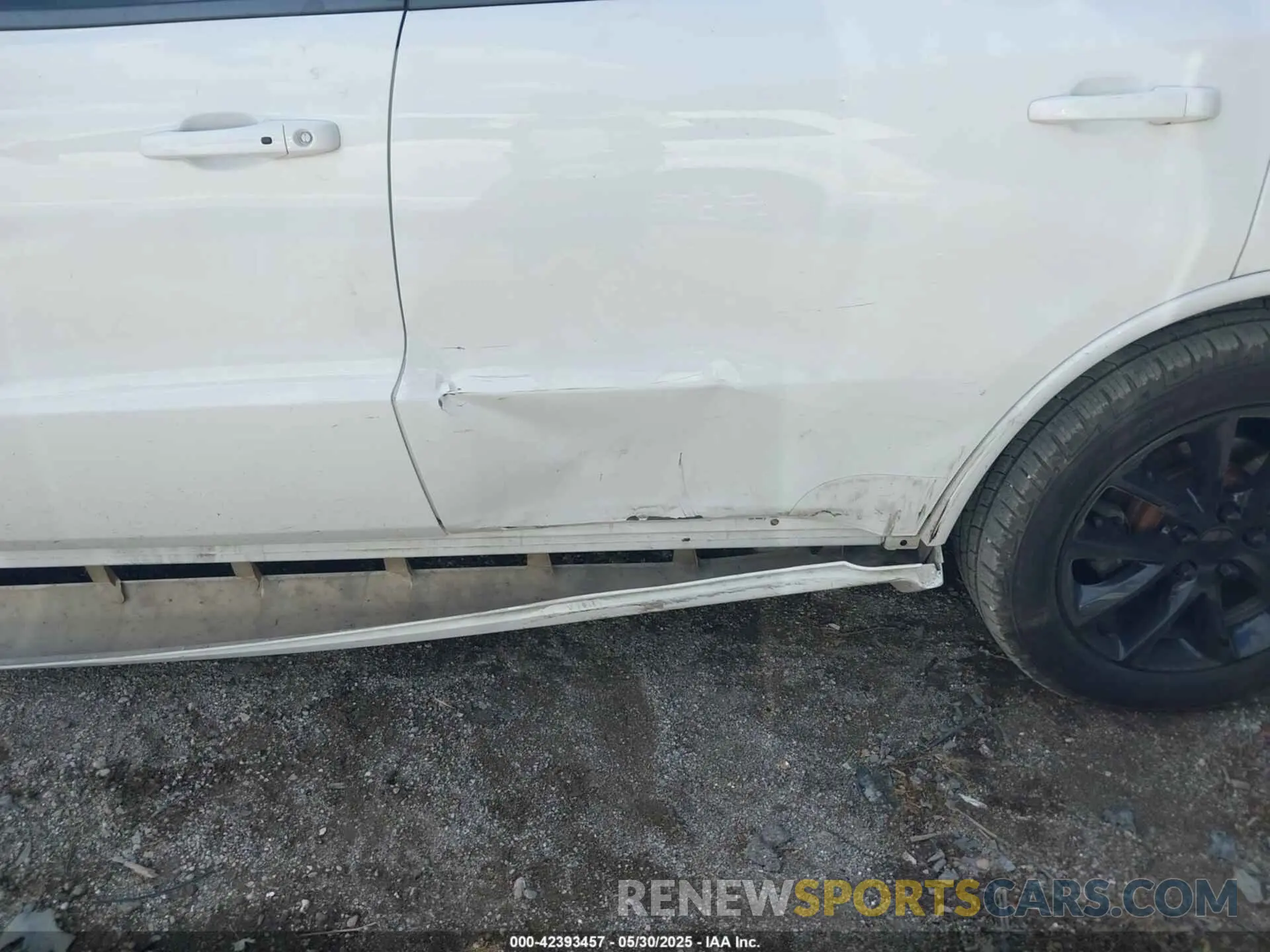 18 Photograph of a damaged car 1C4RDJDG3KC651343 DODGE DURANGO 2019