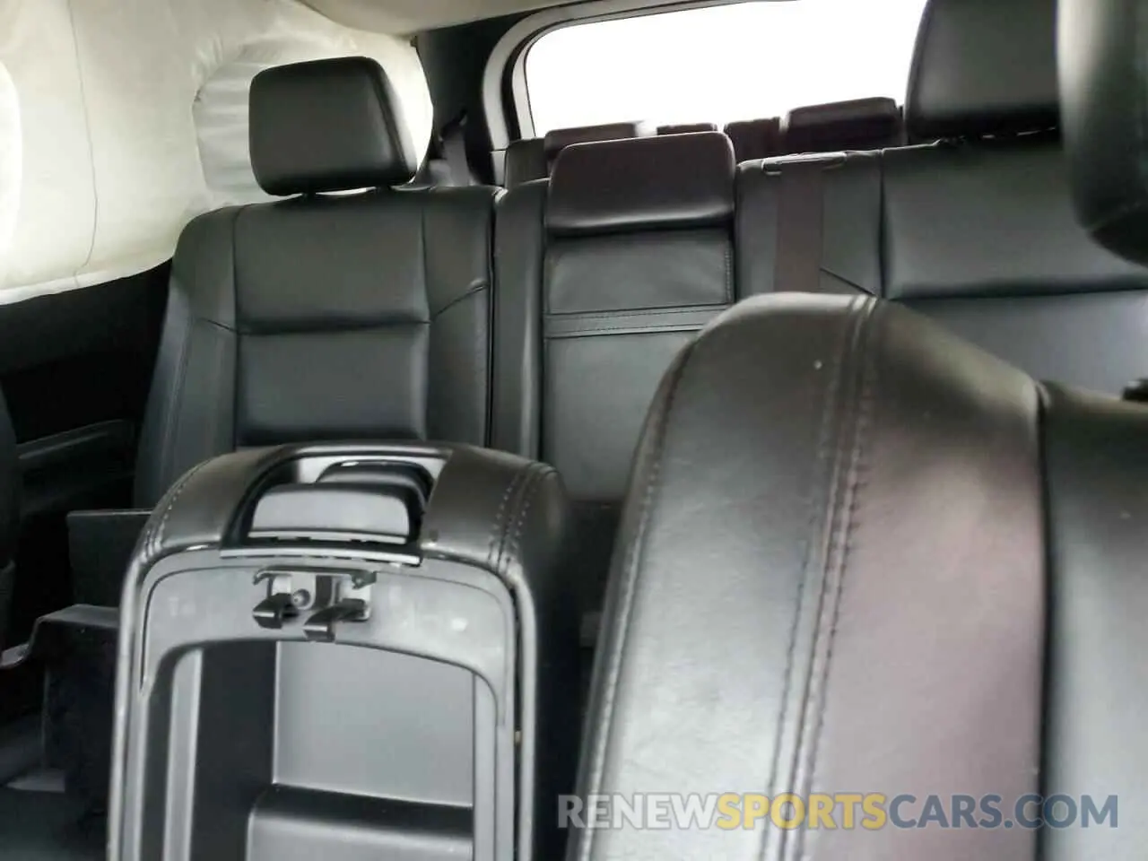 10 Photograph of a damaged car 1C4RDJDG4KC821225 DODGE DURANGO 2019