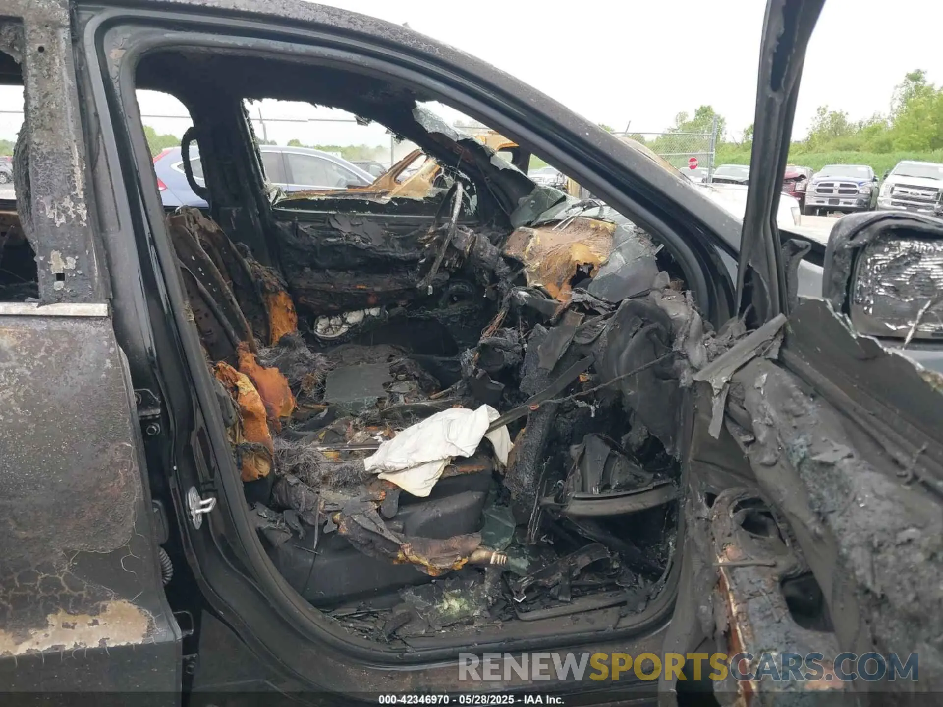 5 Photograph of a damaged car 1C4RDJDG7KC692641 DODGE DURANGO 2019
