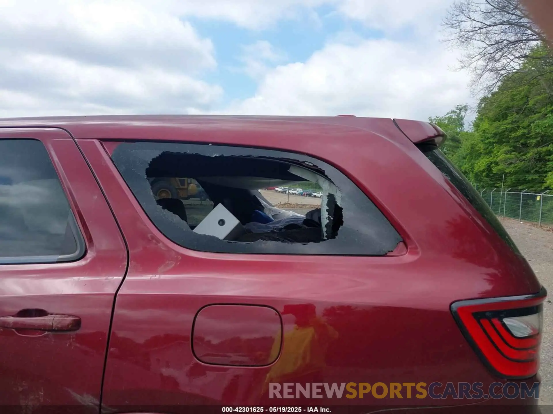 17 Photograph of a damaged car 1C4RDJDG7KC770349 DODGE DURANGO 2019