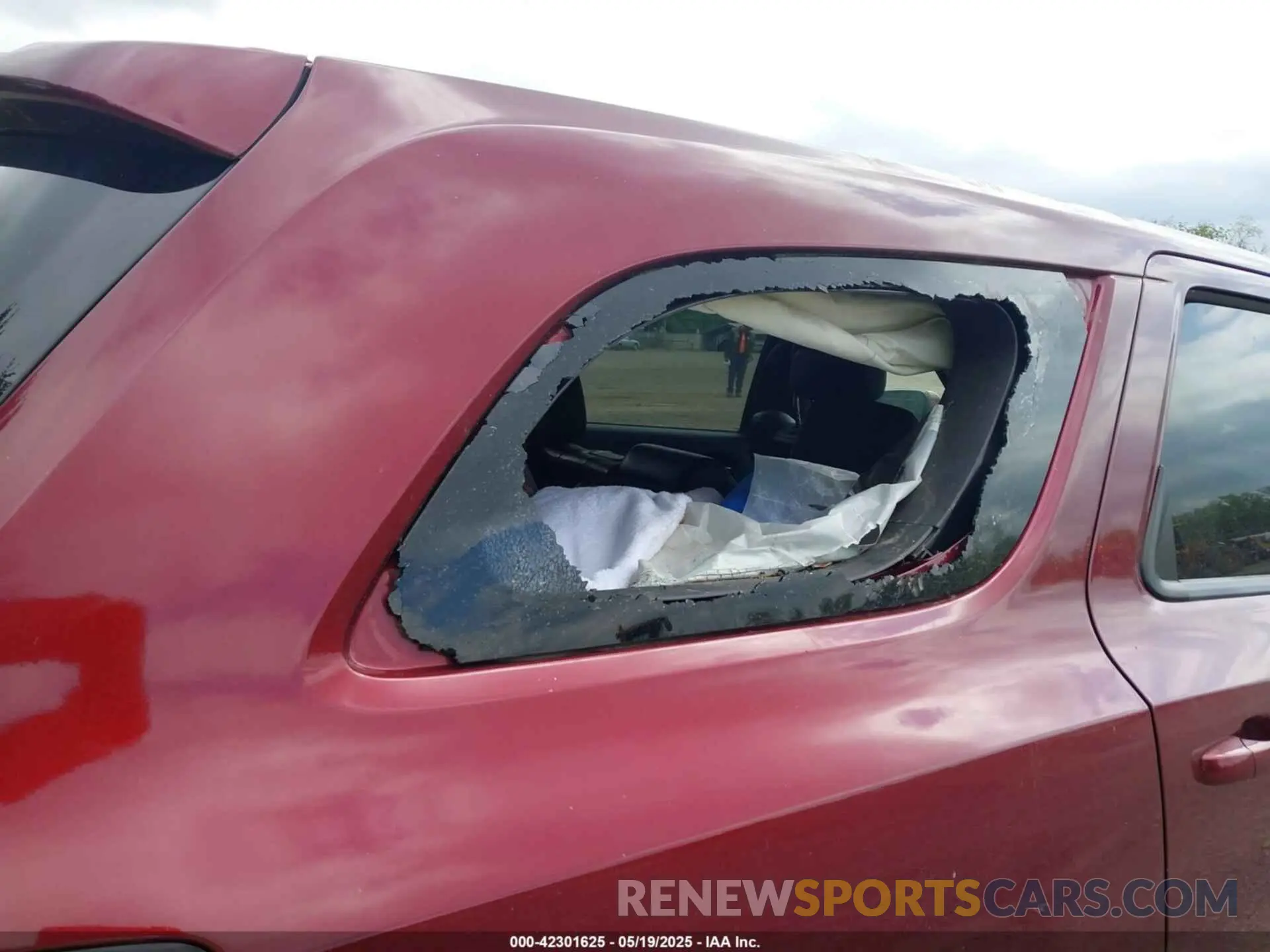 18 Photograph of a damaged car 1C4RDJDG7KC770349 DODGE DURANGO 2019