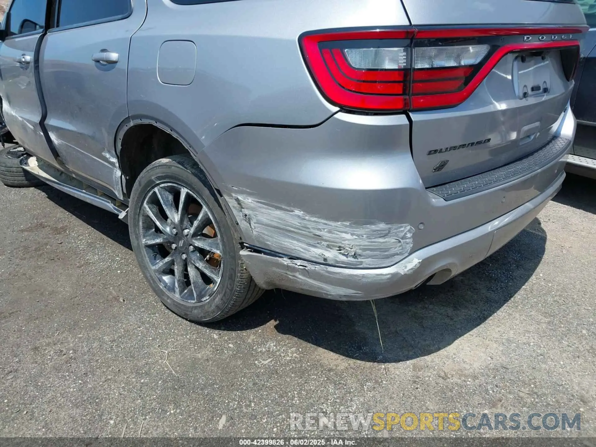 17 Photograph of a damaged car 1C4RDJDG9KC664453 DODGE DURANGO 2019
