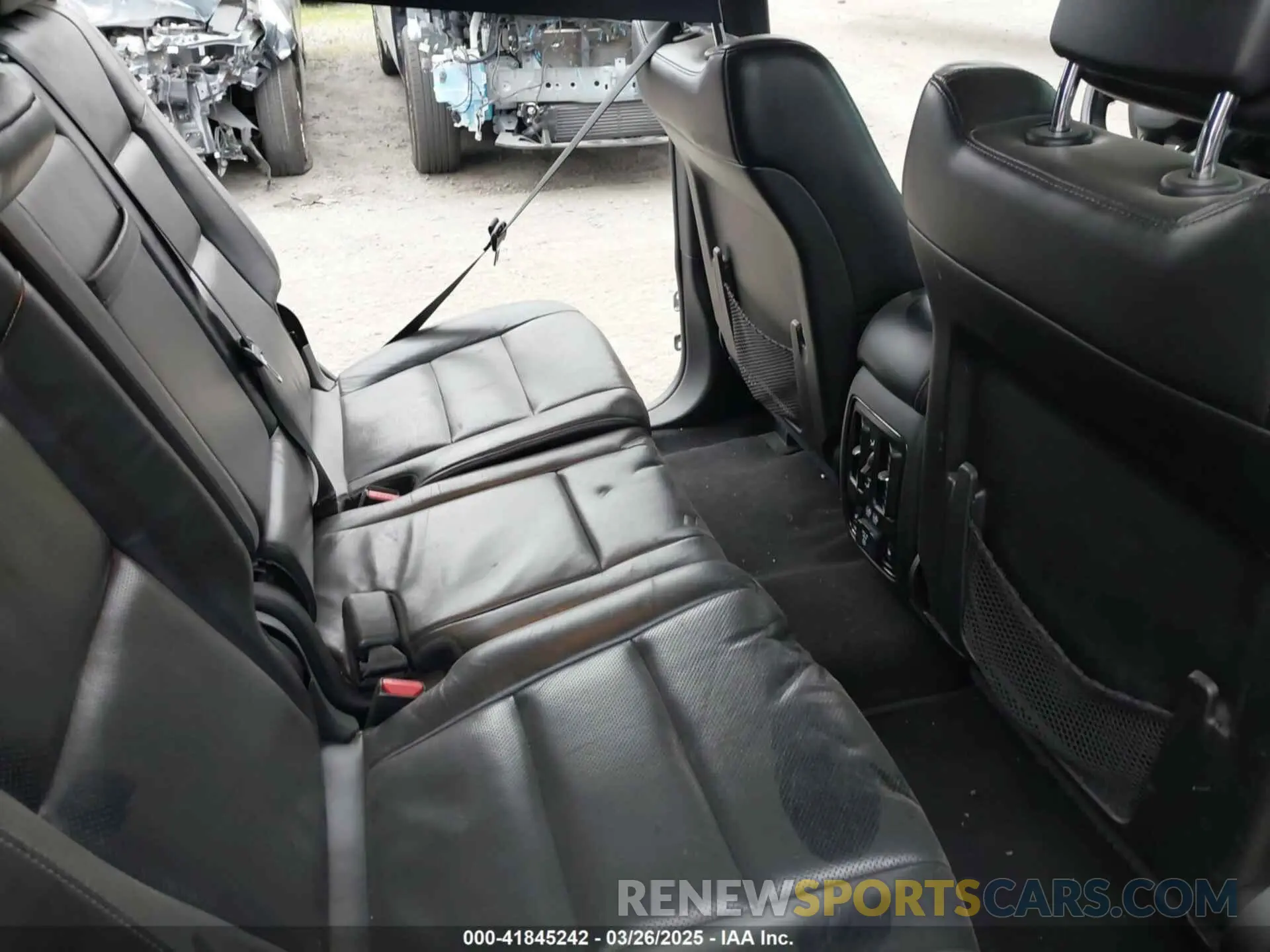 8 Photograph of a damaged car 1C4SDHCT9KC650562 DODGE DURANGO 2019