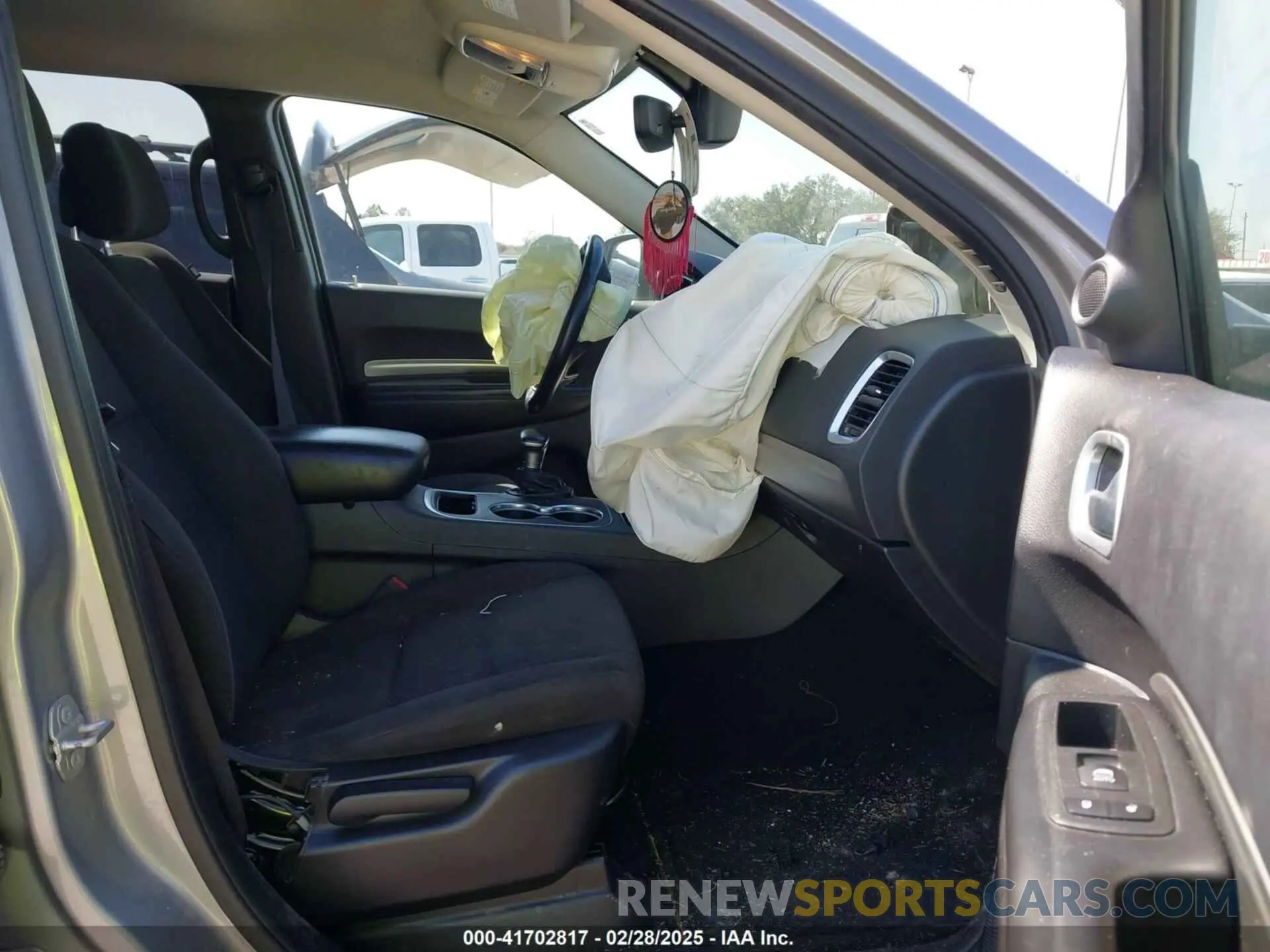 5 Photograph of a damaged car 1C4RDHAGXLC258230 DODGE DURANGO 2020