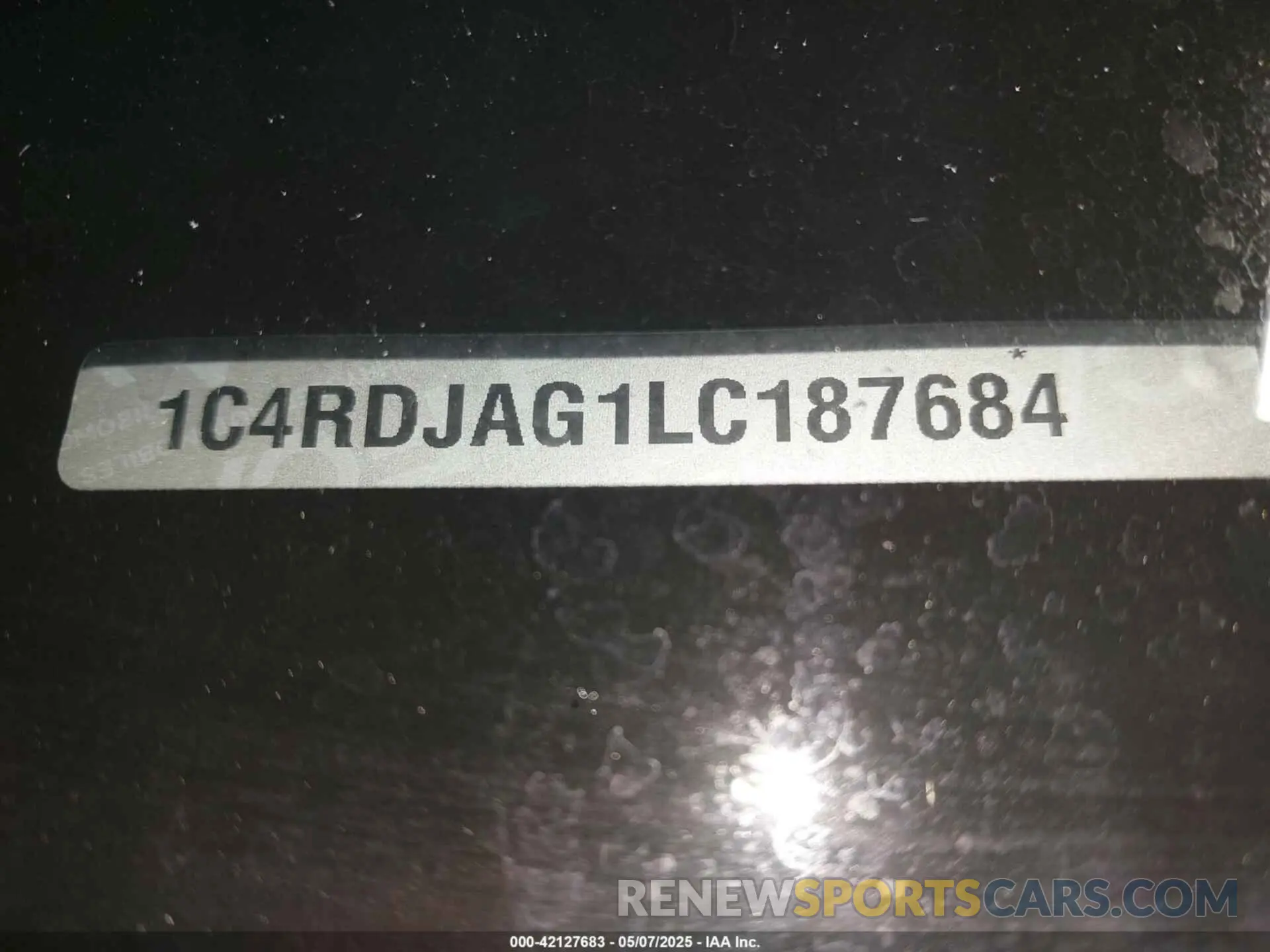 18 Photograph of a damaged car 1C4RDJAG1LC187684 DODGE DURANGO 2020