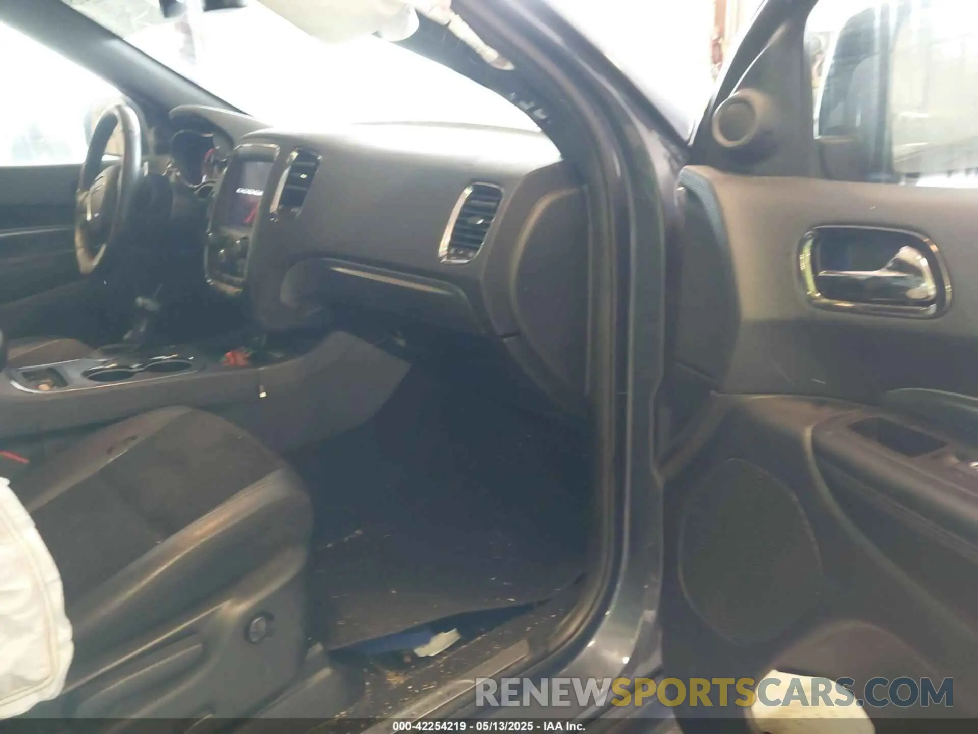 5 Photograph of a damaged car 1C4RDJDG5LC325321 DODGE DURANGO 2020