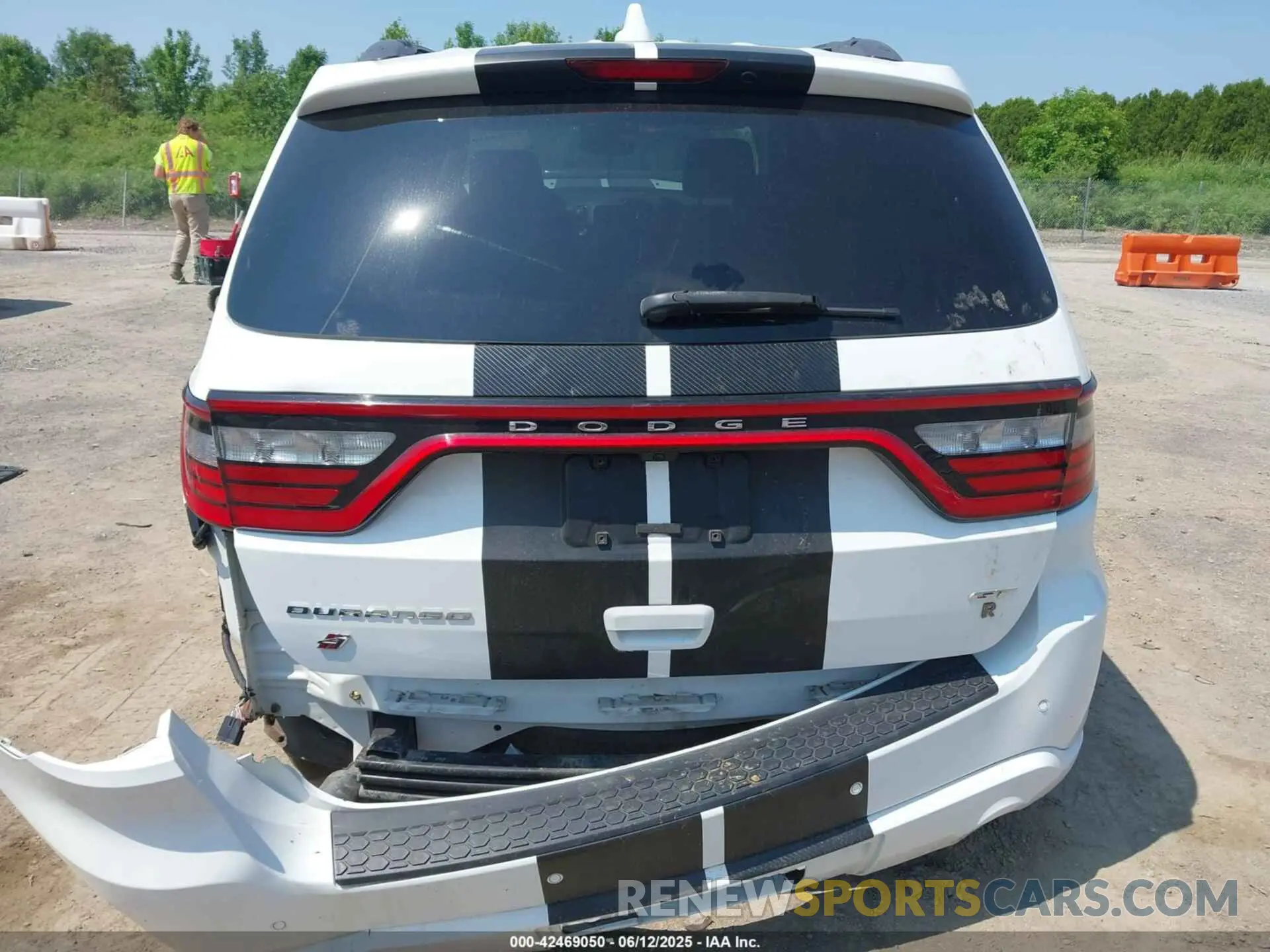 17 Photograph of a damaged car 1C4RDJDGXLC257372 DODGE DURANGO 2020