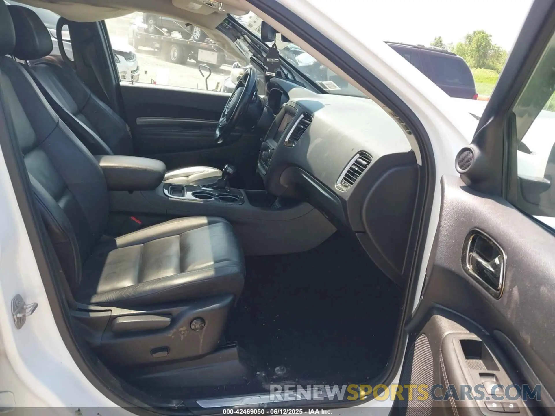 5 Photograph of a damaged car 1C4RDJDGXLC257372 DODGE DURANGO 2020