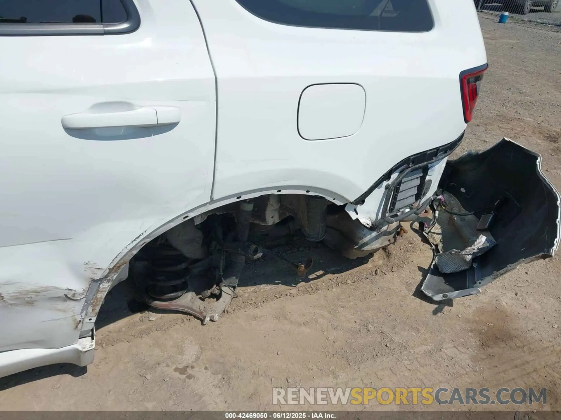 6 Photograph of a damaged car 1C4RDJDGXLC257372 DODGE DURANGO 2020