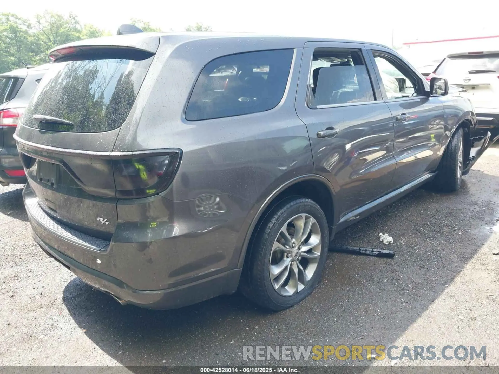 4 Photograph of a damaged car 1C4SDHCTXLC260040 DODGE DURANGO 2020