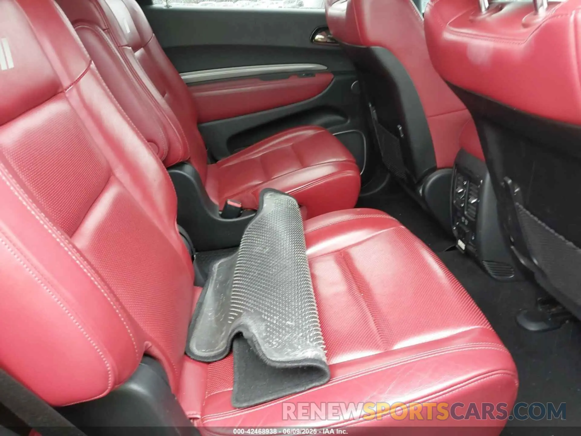 8 Photograph of a damaged car 1C4SDJCT3LC395304 DODGE DURANGO 2020