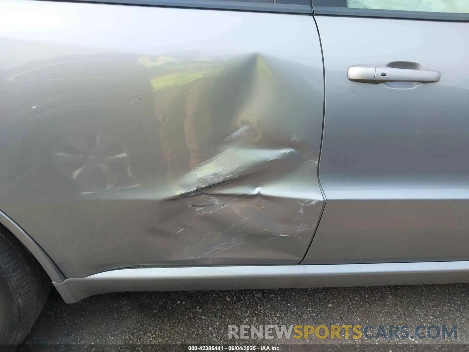 17 Photograph of a damaged car 1C4RDJDG5MC751382 DODGE DURANGO 2021