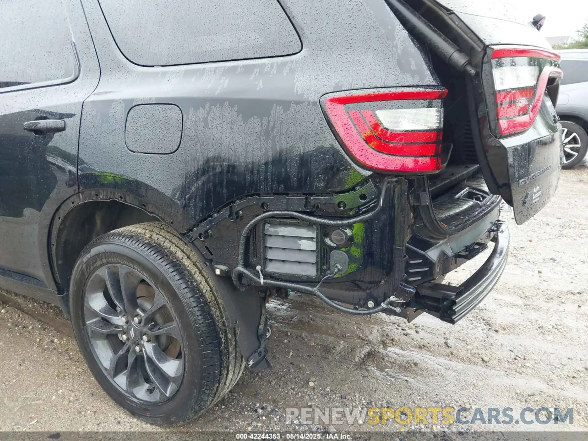 6 Photograph of a damaged car 1C4RDJDG6MC766330 DODGE DURANGO 2021