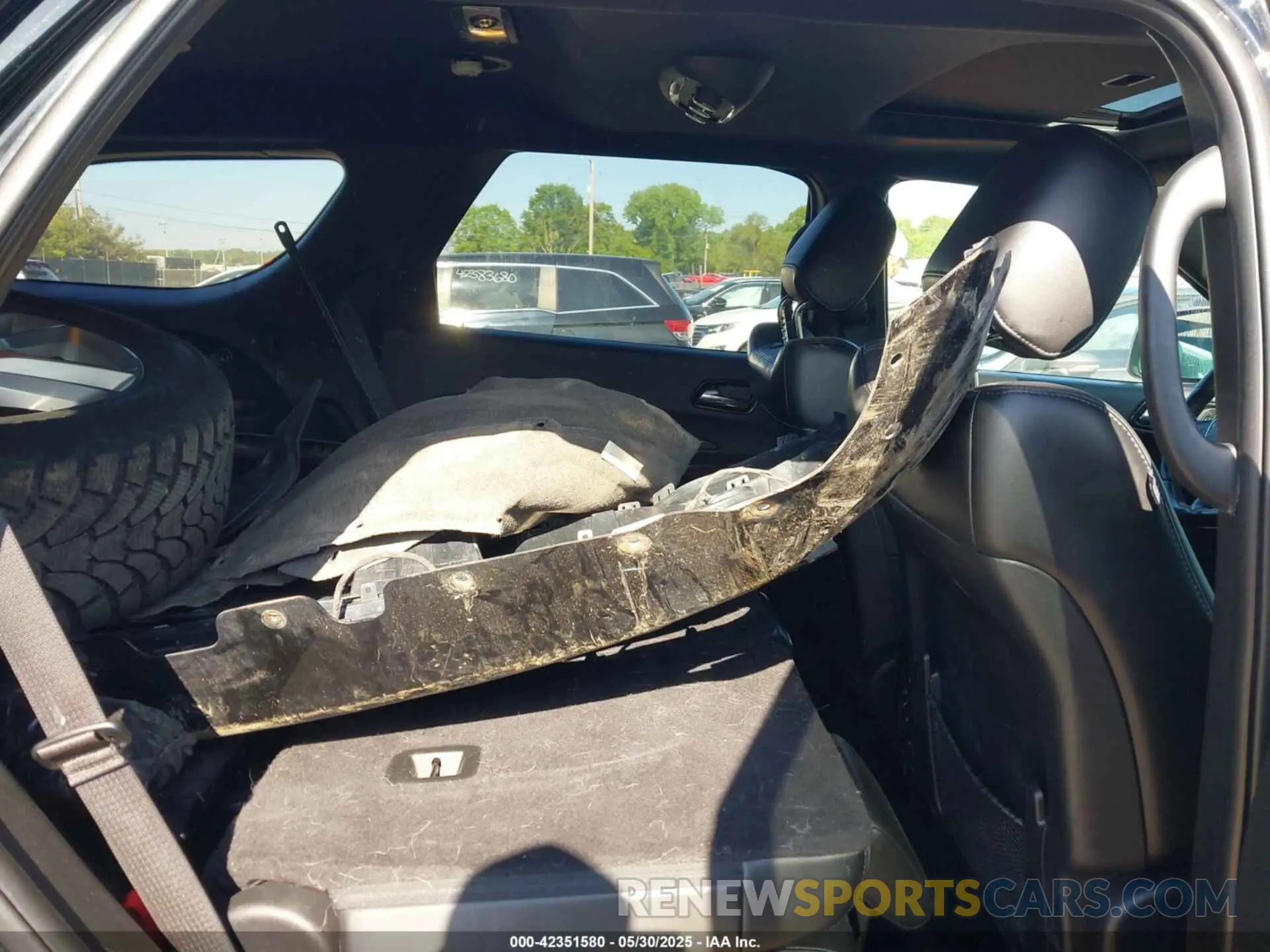 8 Photograph of a damaged car 1C4RDJDG9MC555378 DODGE DURANGO 2021
