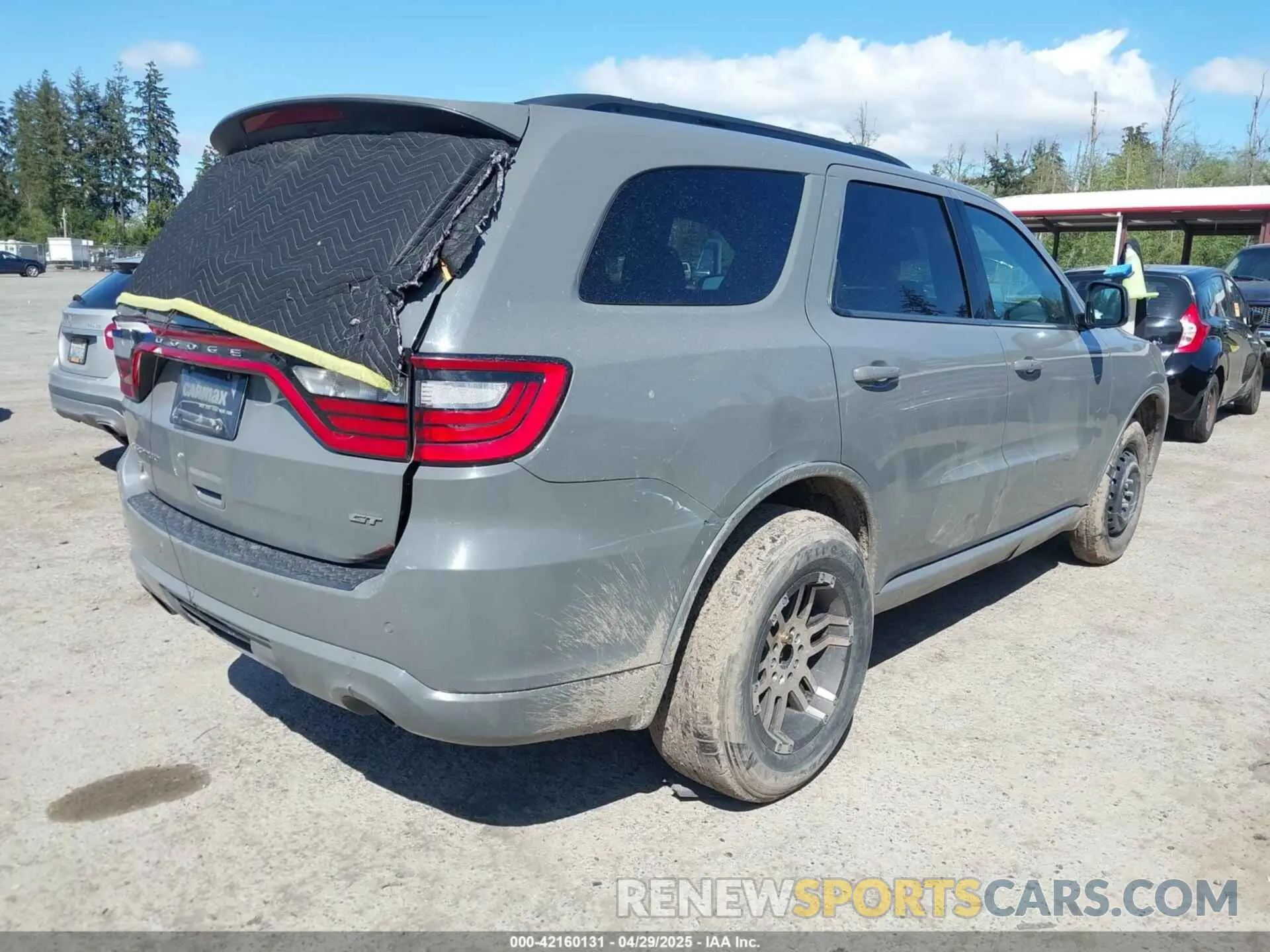 4 Photograph of a damaged car 1C4RDJDG0NC219426 DODGE DURANGO 2022