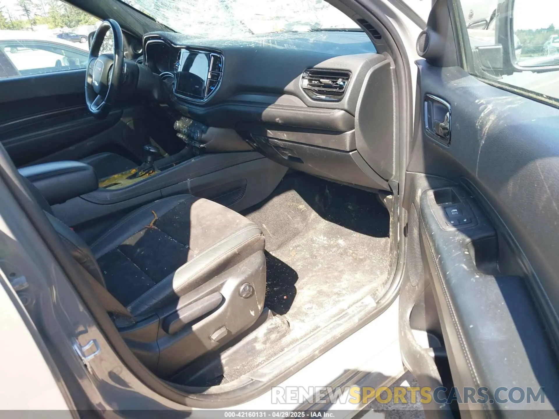 5 Photograph of a damaged car 1C4RDJDG0NC219426 DODGE DURANGO 2022