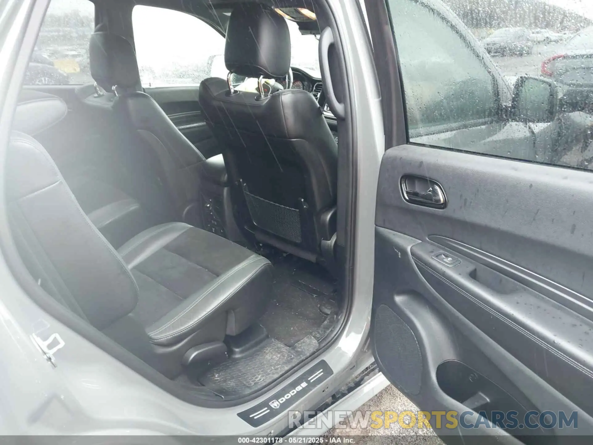 8 Photograph of a damaged car 1C4RDJDG9NC219487 DODGE DURANGO 2022