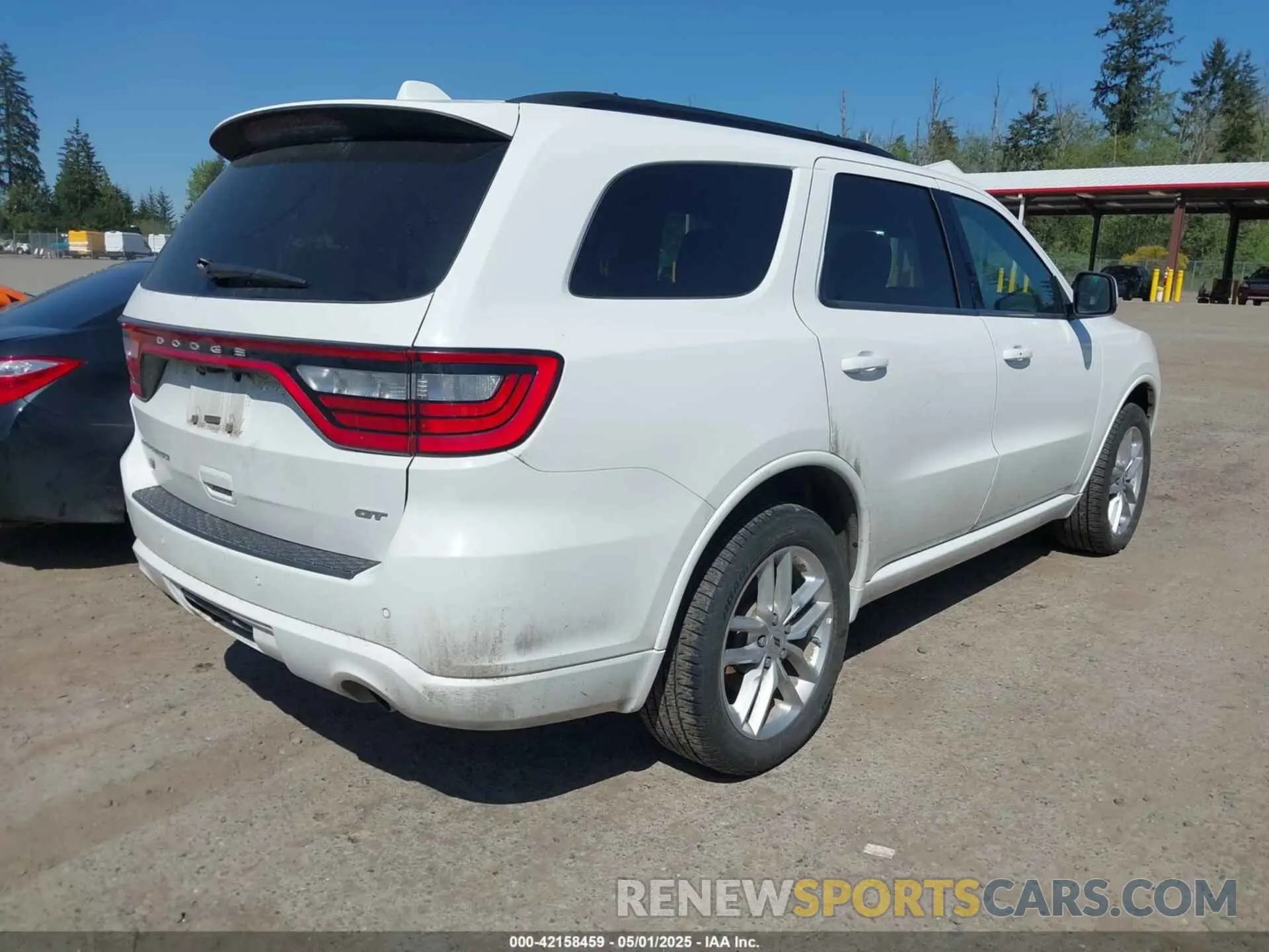 4 Photograph of a damaged car 1C4RDJDGXNC219398 DODGE DURANGO 2022