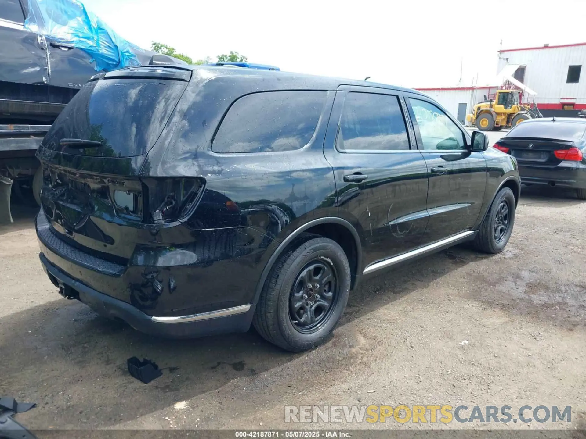 4 Photograph of a damaged car 1C4RDJFG0NC136916 DODGE DURANGO 2022