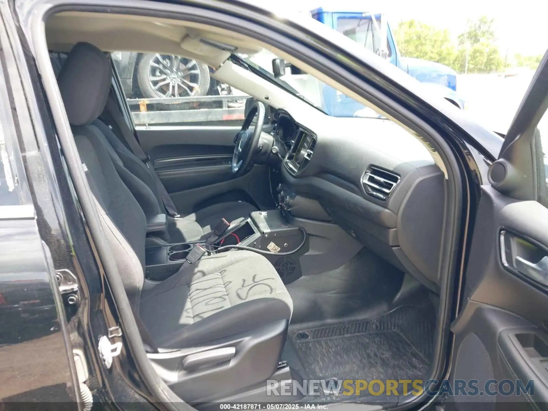 5 Photograph of a damaged car 1C4RDJFG0NC136916 DODGE DURANGO 2022
