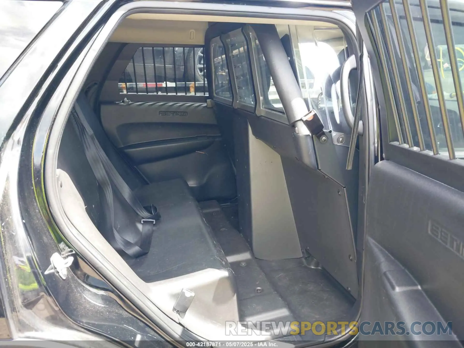 8 Photograph of a damaged car 1C4RDJFG0NC136916 DODGE DURANGO 2022