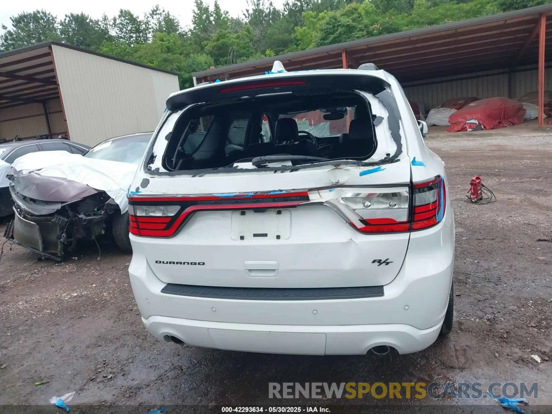 16 Photograph of a damaged car 1C4SDHCT1NC229858 DODGE DURANGO 2022
