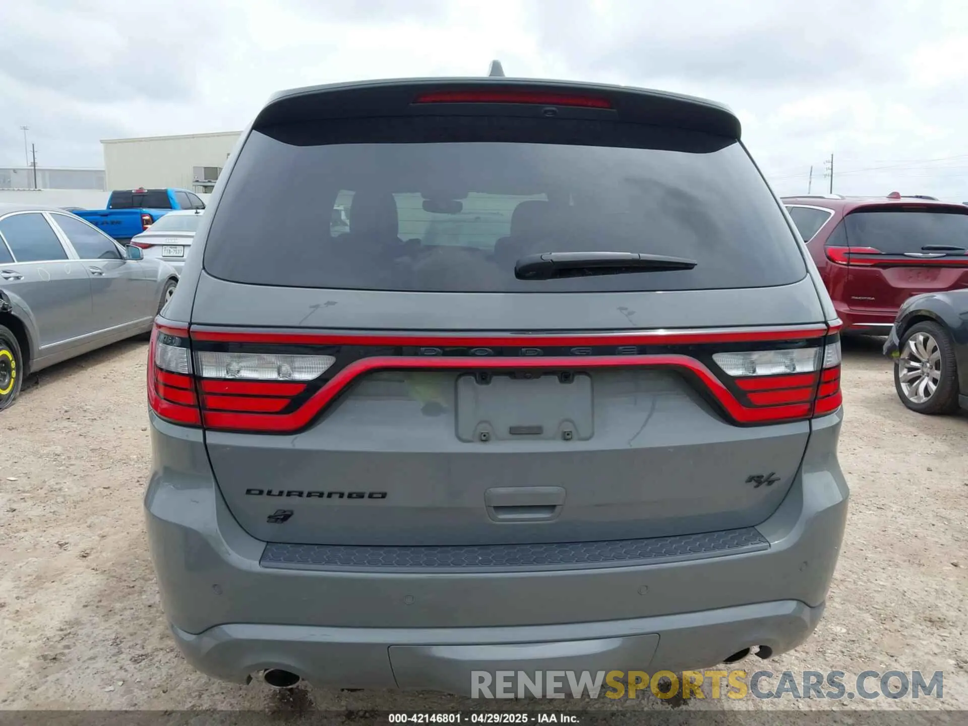 17 Photograph of a damaged car 1C4SDJCT1NC221105 DODGE DURANGO 2022